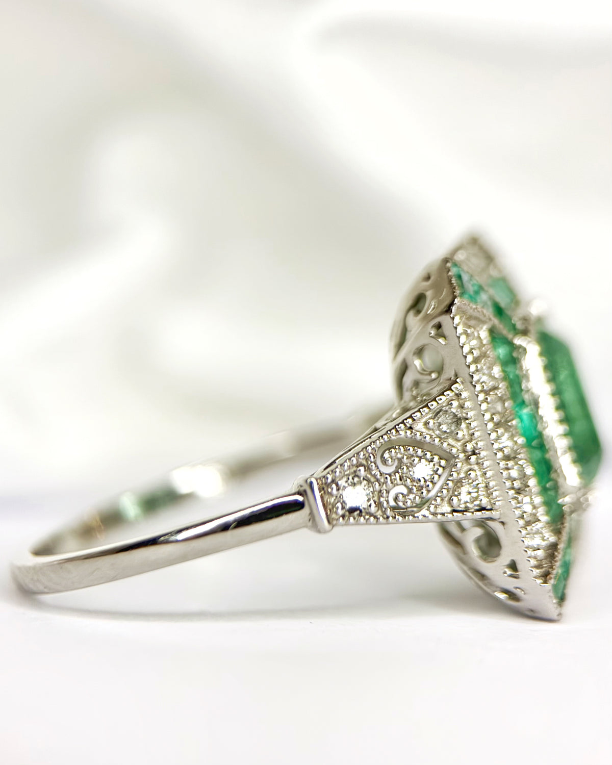 Art Deco-Style Ring Emeralds 1.74 carat &amp; Diamonds 0.24 carat "Océane"