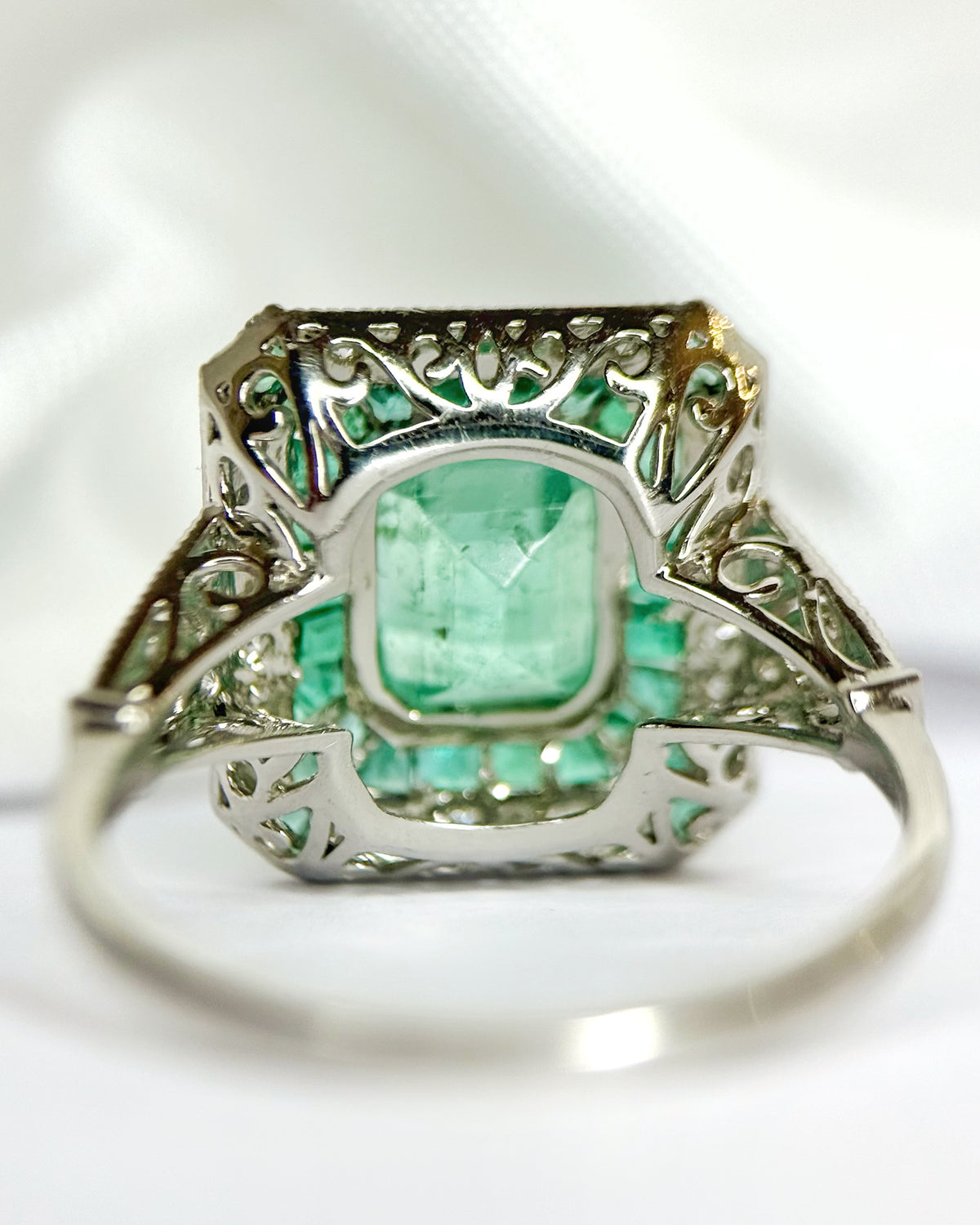 Art Deco-Style Ring Emeralds 1.74 carat &amp; Diamonds 0.24 carat "Océane"