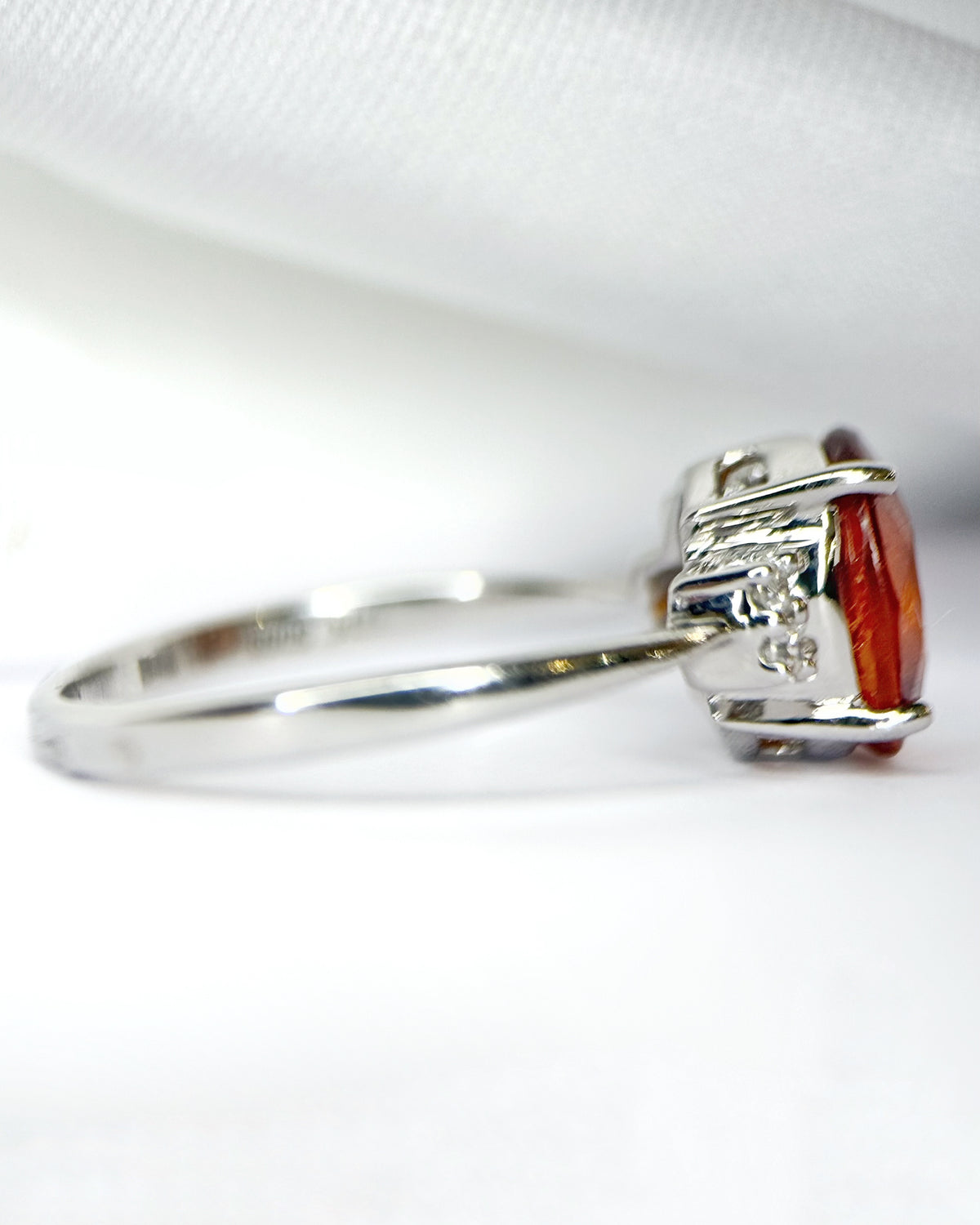 Bague Trilogie Grenat Spessartite 2.83 carats &amp; Diamants "Clara"