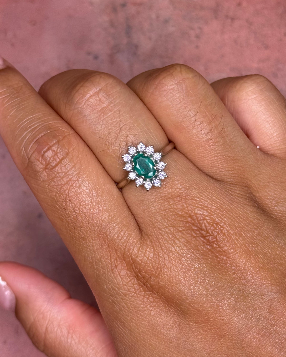 Bague Marguerite Émeraude 0.54 carat &amp; Diamants 0.24 carat "Philomène"