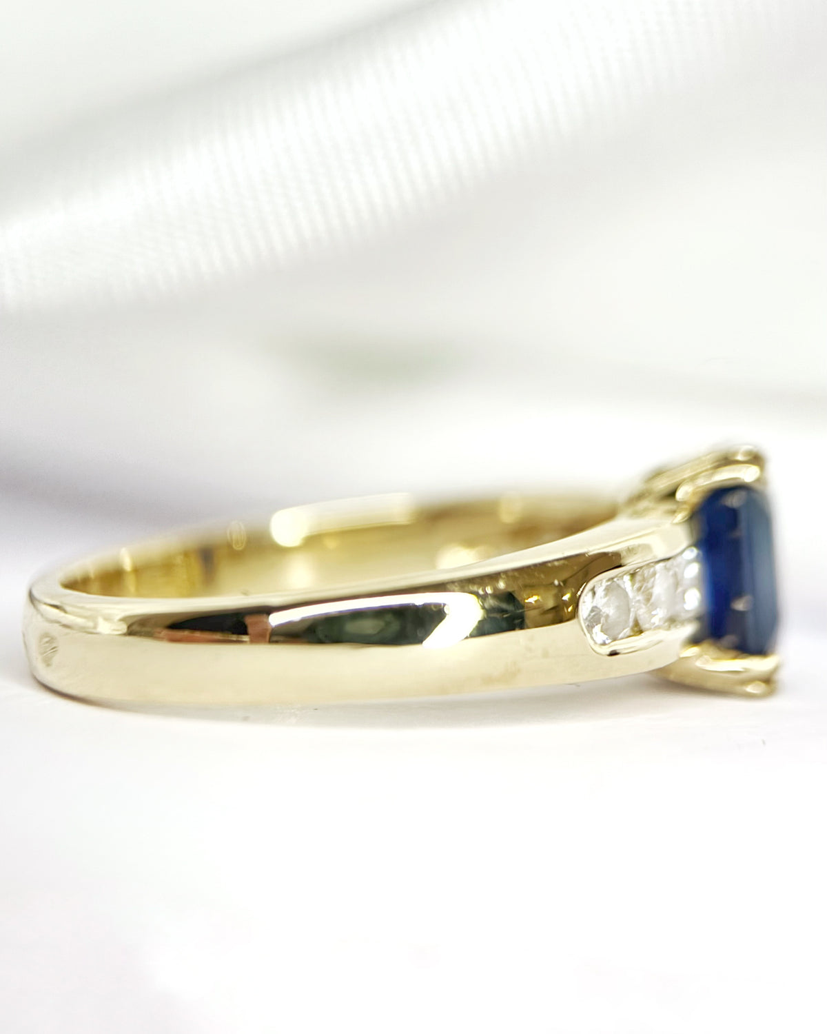 1.16 carat Sapphire Trilogy Ring &amp; 0.30 carat Diamonds "Léandre"