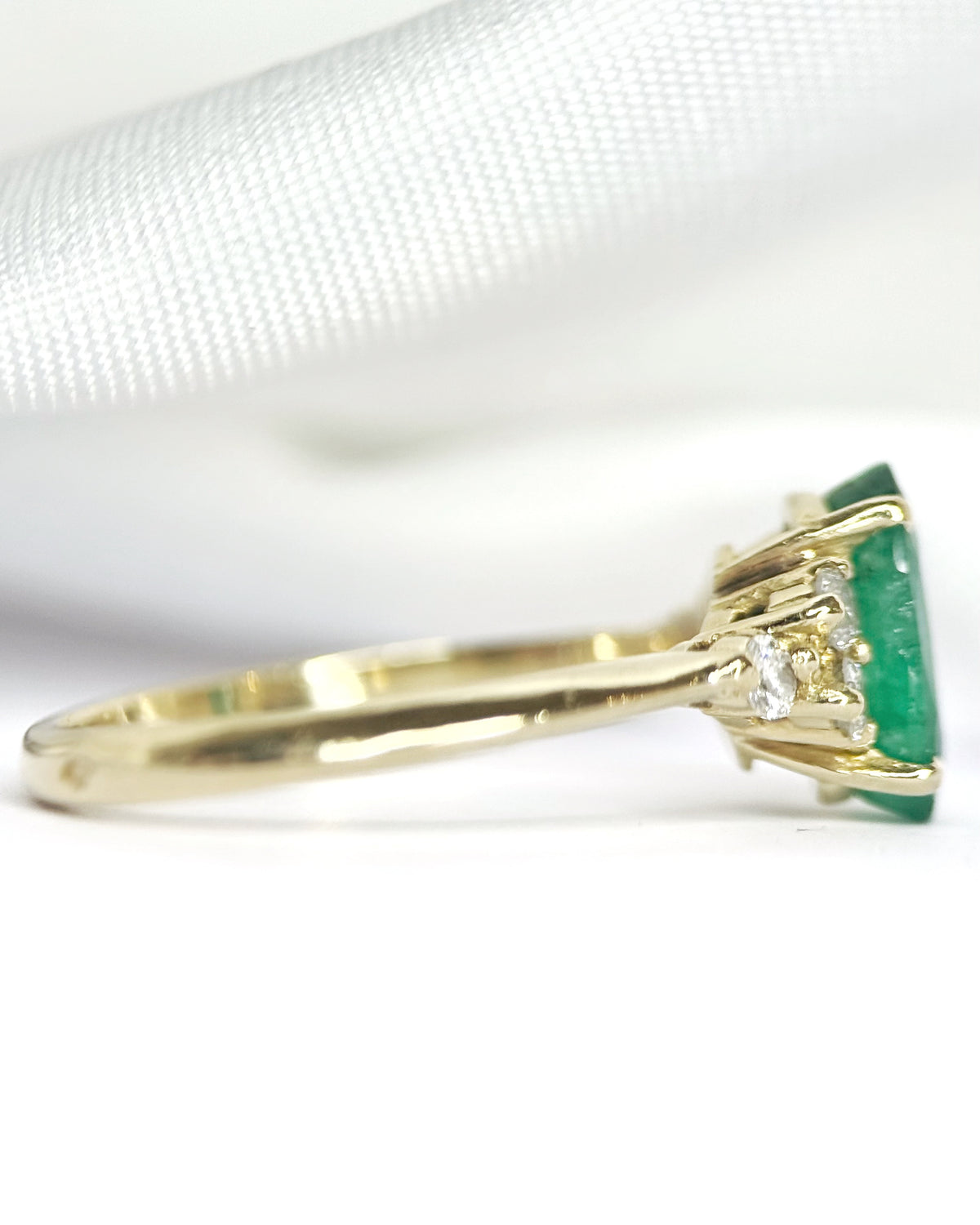 Bague Trilogie Émeraude 1.10 carat &amp; Diamants "Barbara"
