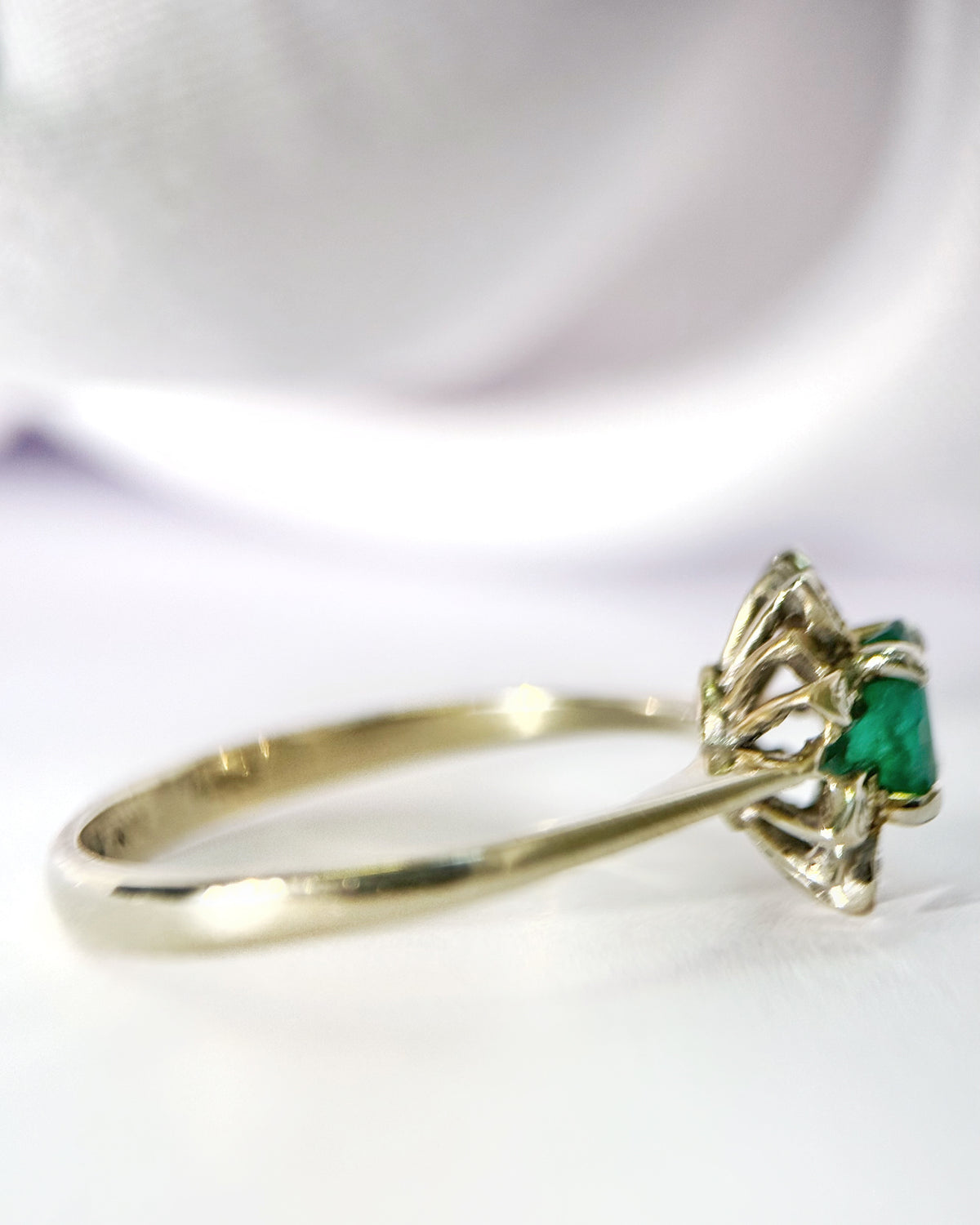 Bague Marguerite Émeraude &amp; Diamants "Dalia"