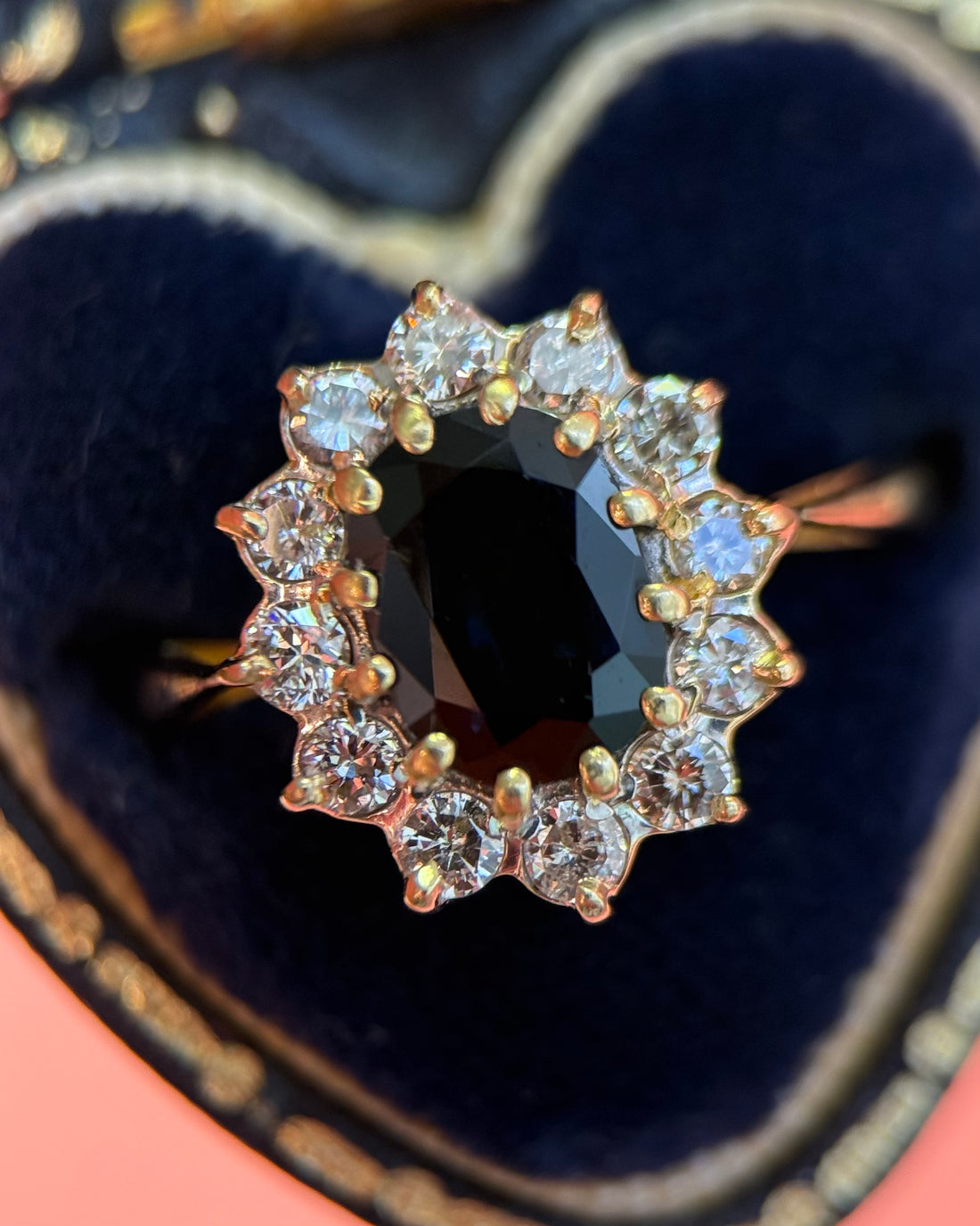 Bague Marguerite Saphir 1.30 carat &amp; Diamants "Bernadette"