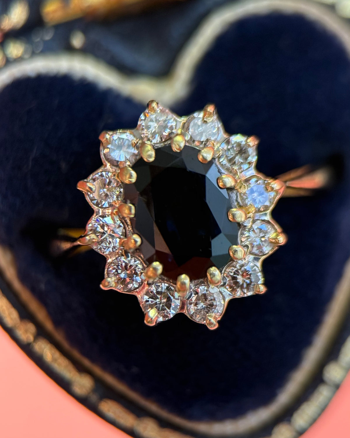 Bague Marguerite Saphir 1.30 carat &amp; Diamants "Bernadette"