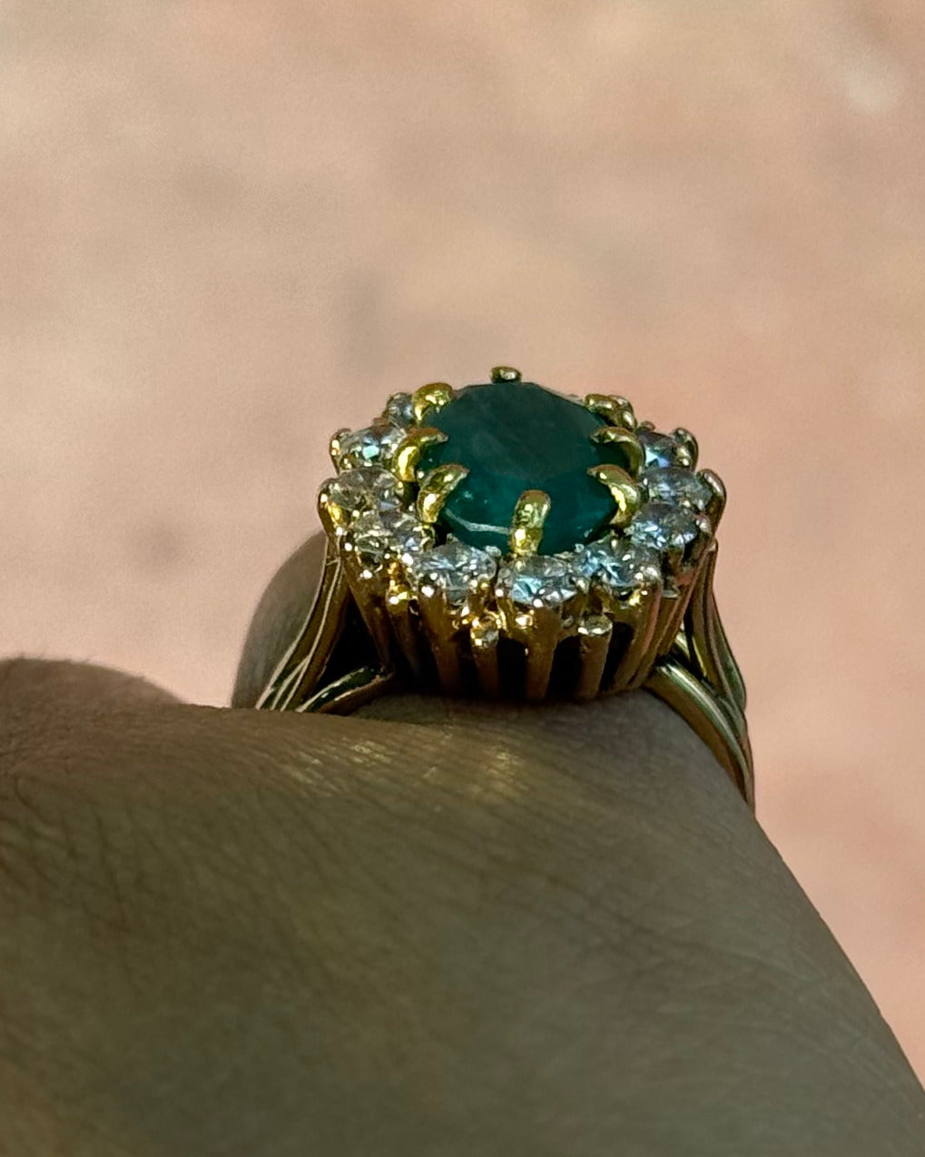 Anillo Margarita Esmeralda 2.80 quilates y Diamantes 9.92g "Corneille"