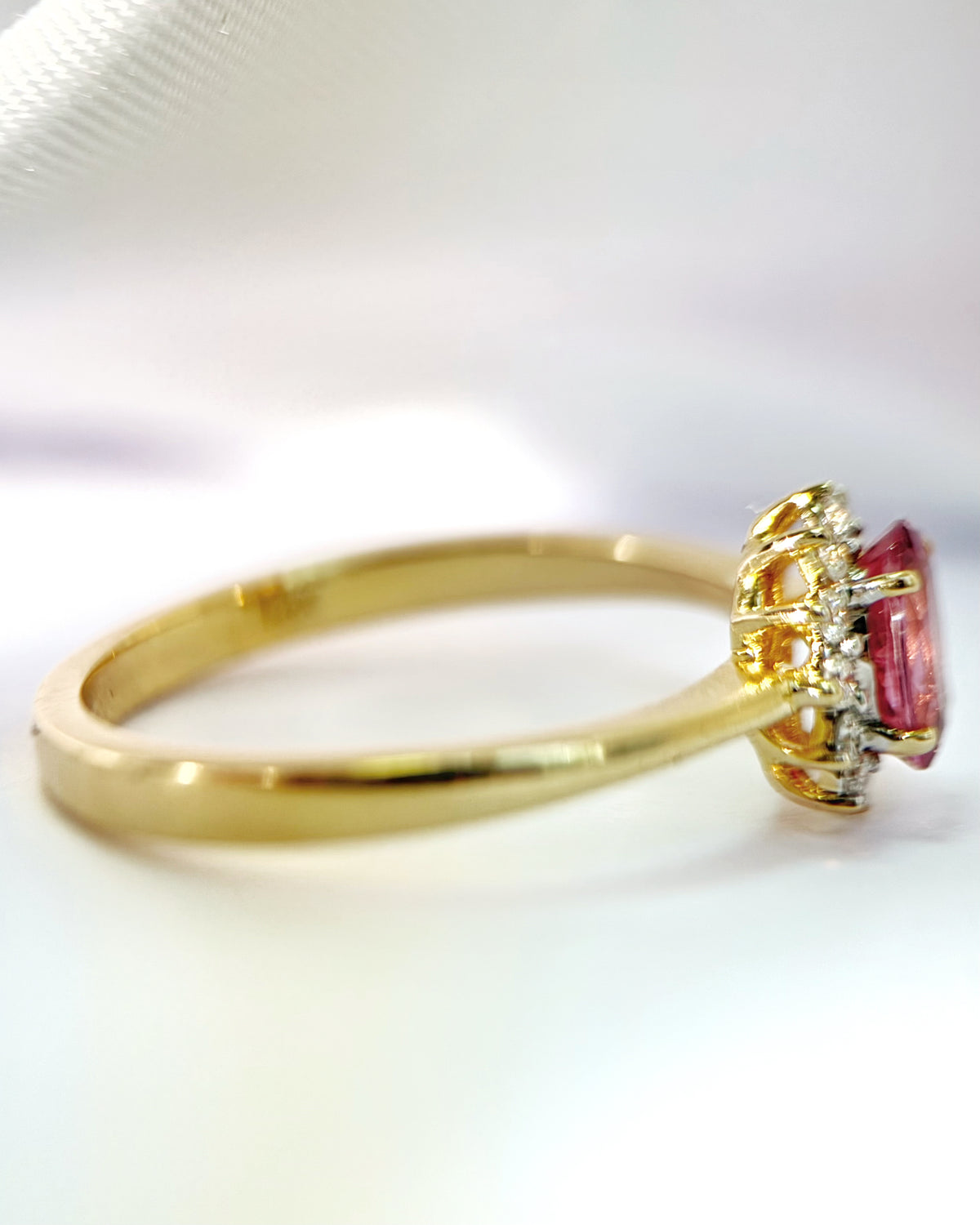 Bague Marguerite Saphir Rose 1 carat &amp; Diamants "Iliana"