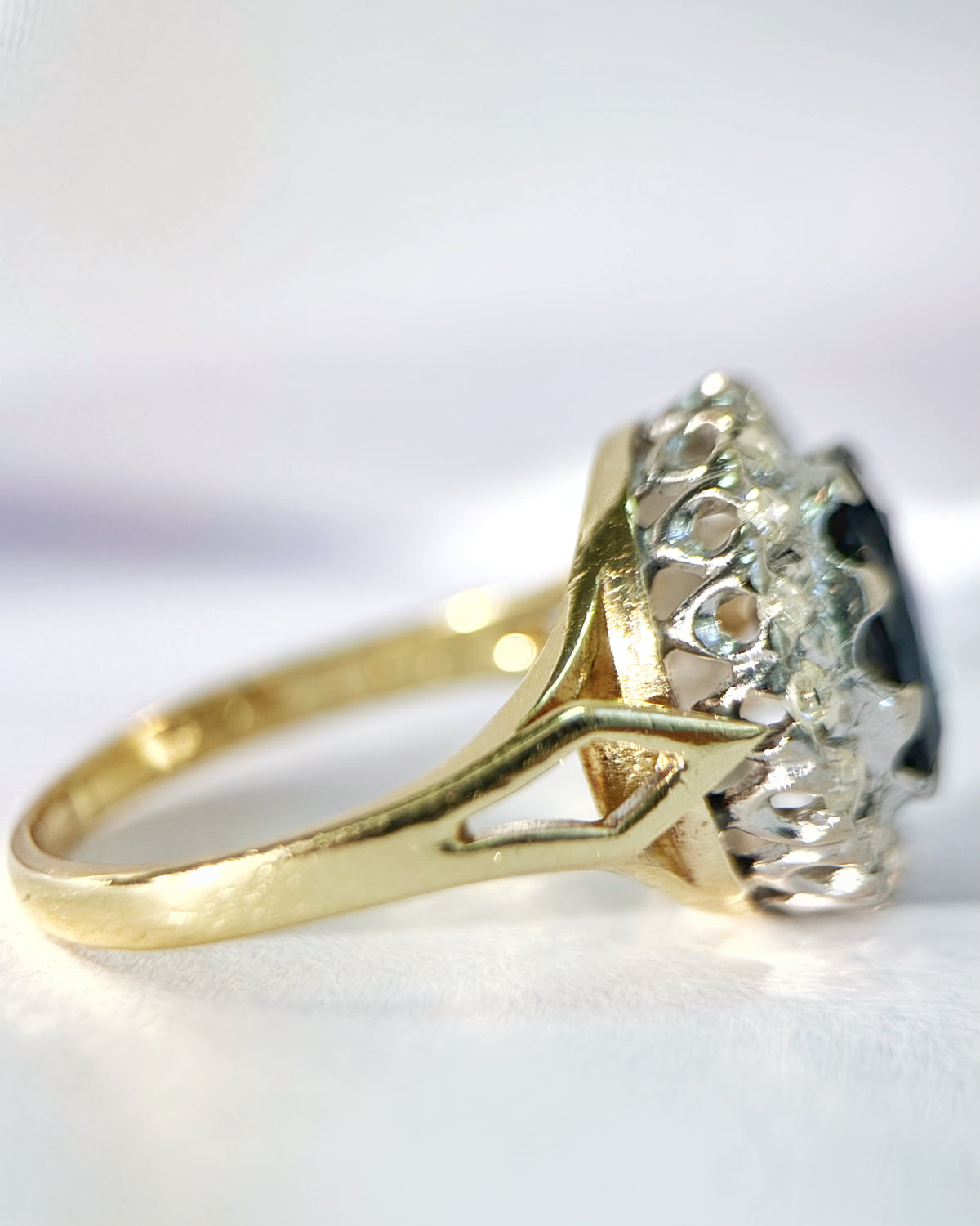Bague Marguerite Saphir 2.05 carats &amp; Diamants "Angelique"