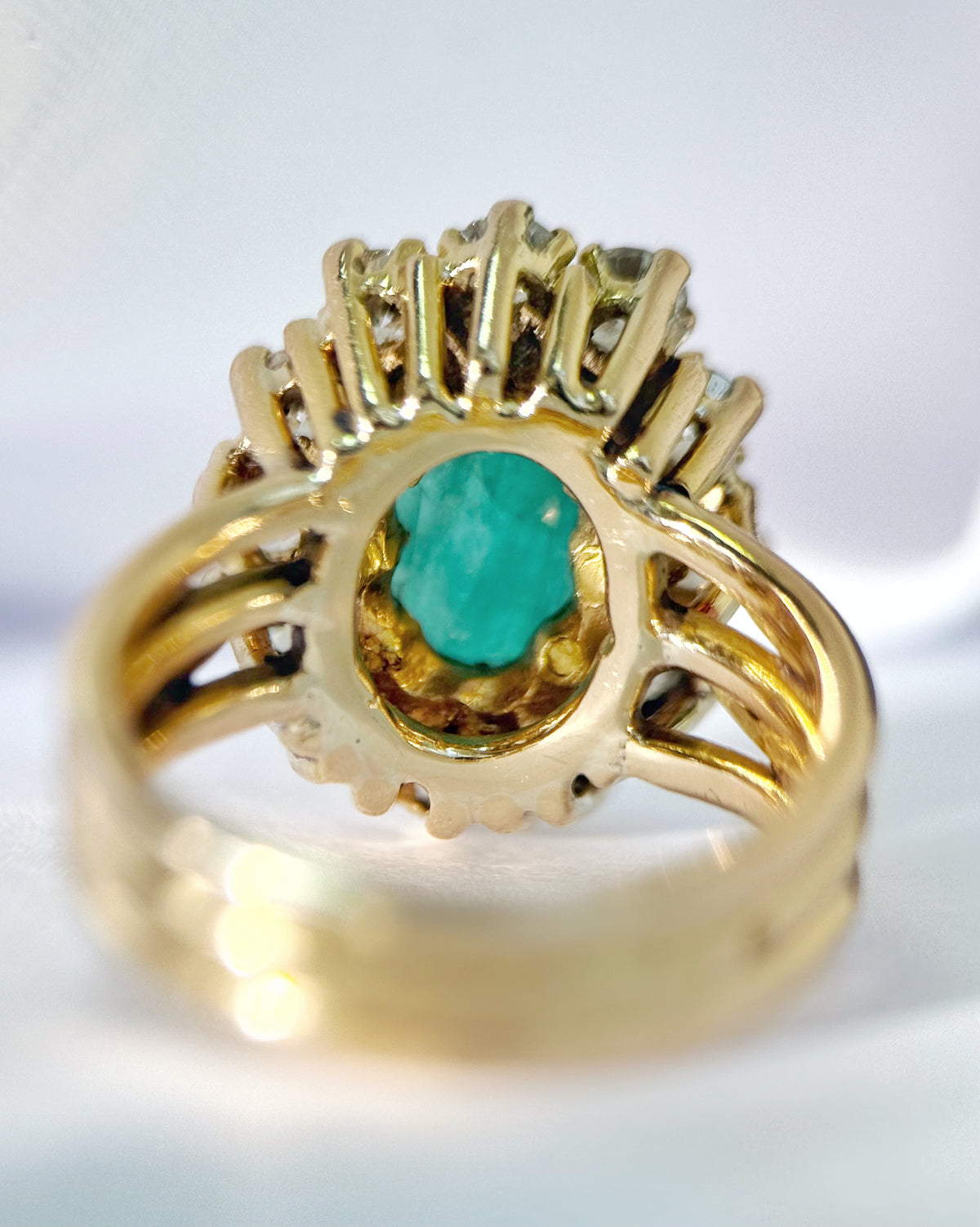 Anillo Margarita Esmeralda 2.80 quilates y Diamantes 9.92g "Corneille"