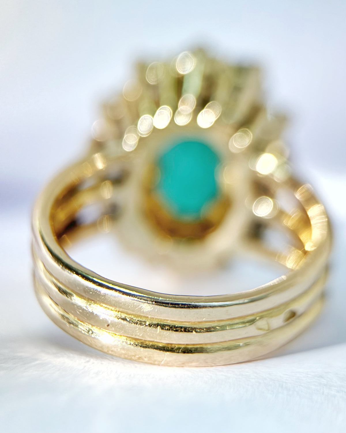 Anillo Margarita Esmeralda 2.80 quilates y Diamantes 9.92g "Corneille"