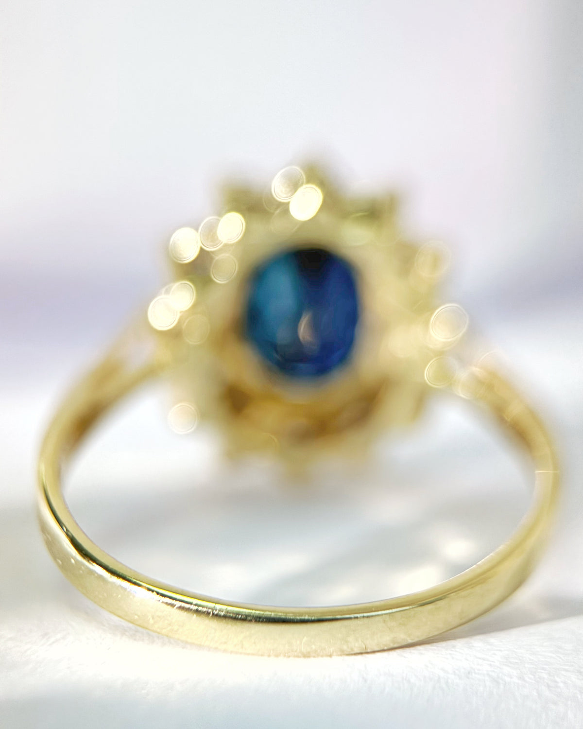 Bague Marguerite Saphir 1.30 carat &amp; Diamants "Bernadette"