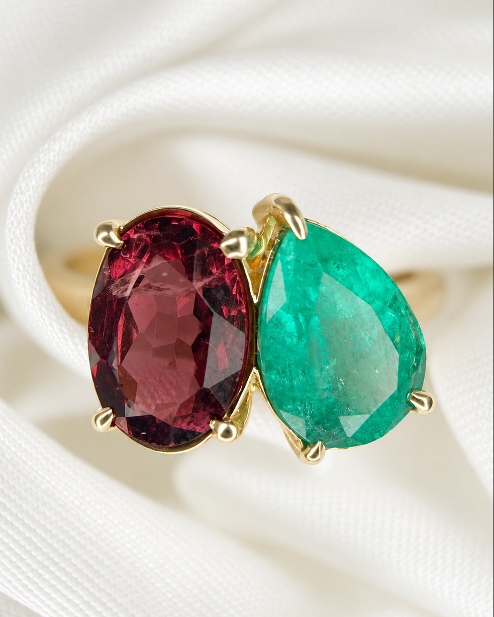 Bague Émeraude de Colombie 2.25 carats &amp; Grenat Rhodolite 2.40 carats  "Marjorie"