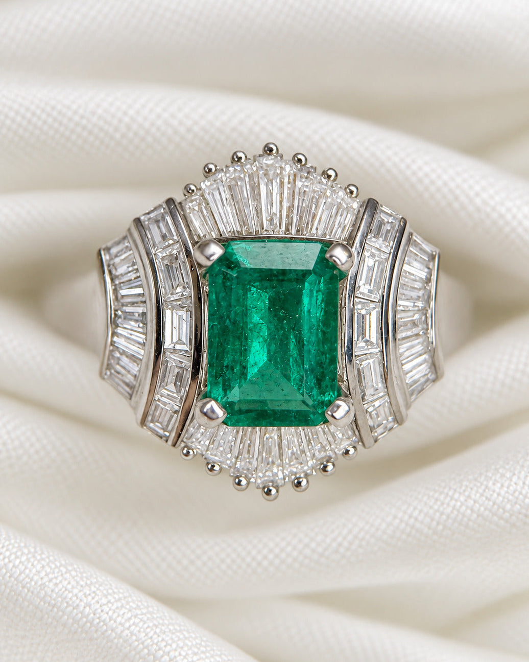 Bague Style Art-Déco Émeraude Zambienne 0.69 carat &amp; Diamants 0.73 carat "Roja"