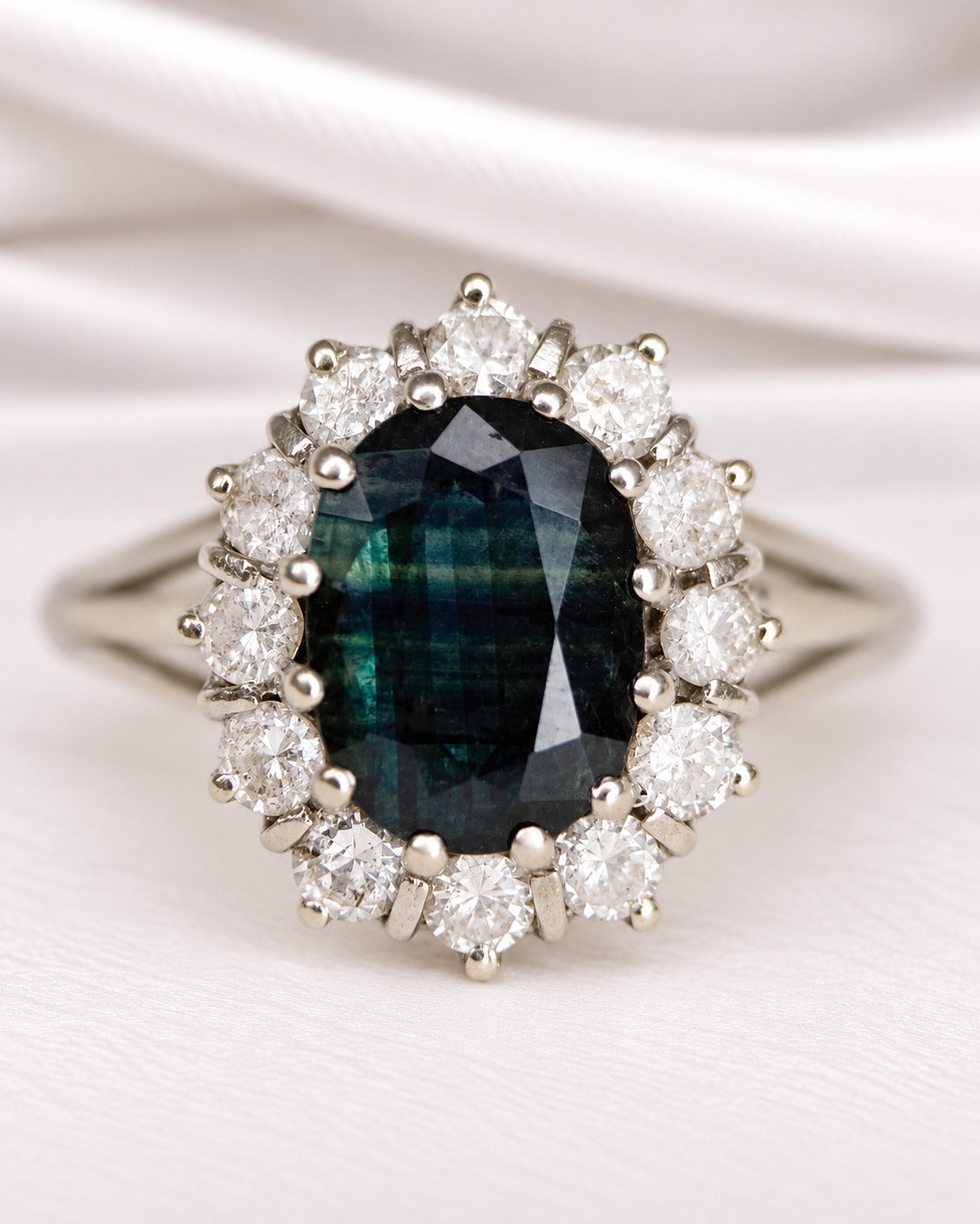 Anillo Marguerite Zafiro 1.60 quilates y Diamantes 0.60 quilates "Selma"