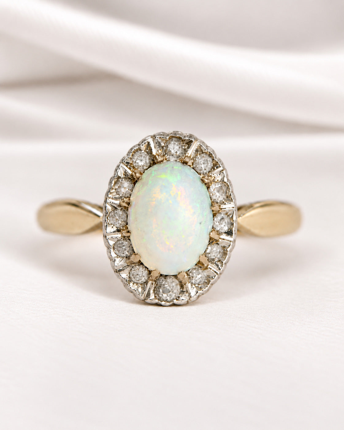 Anillo Margarita Ópalo 0.65 quilates y Diamantes "Ysoria"