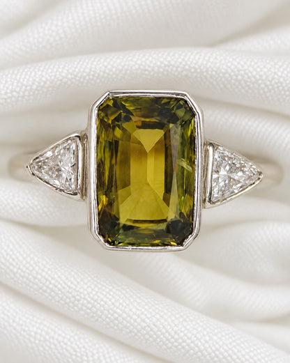 Anillo trilogía de zafiros multicolor de 3.79 quilates y diamantes de 0.32 quilates, 5.37g «Olivia»