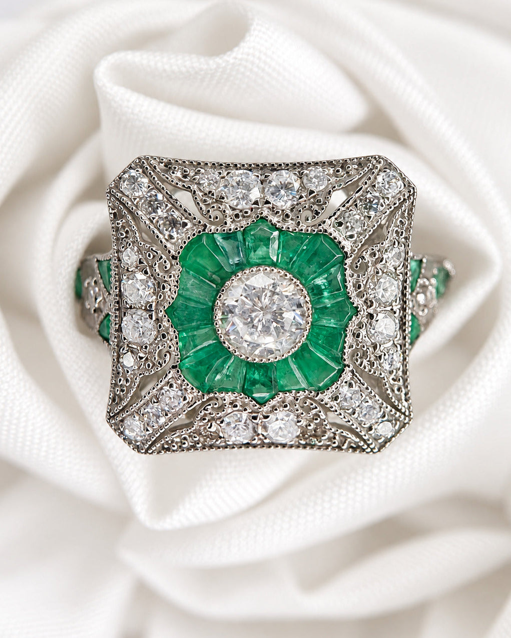 Art Deco-Style Diamond Ring 0.77 carat &amp; Emeralds "Isolde"