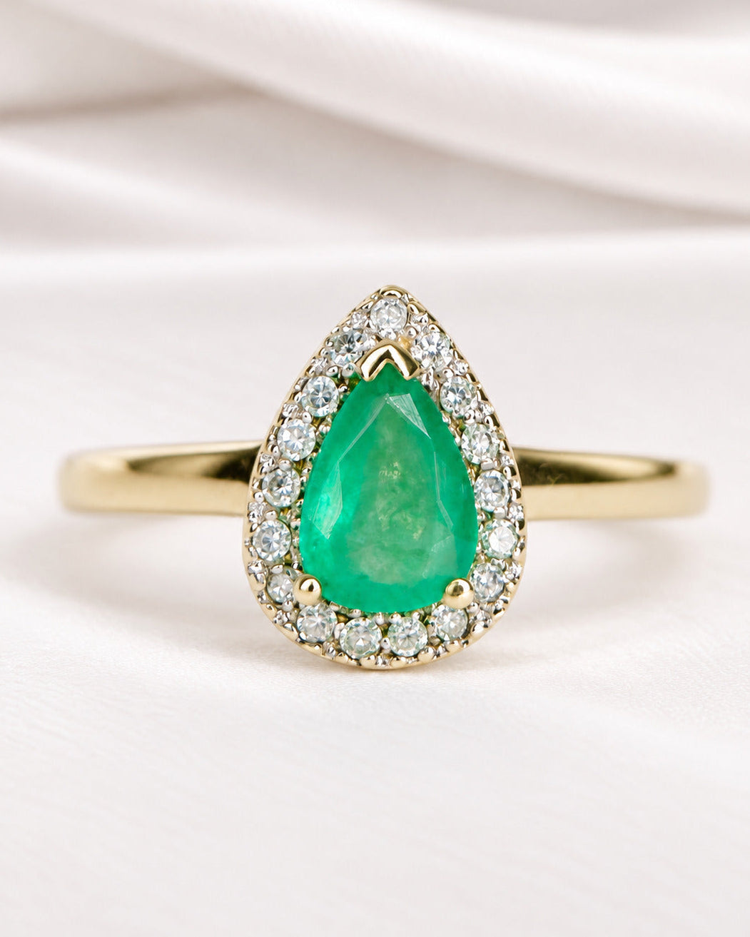Bague Solitaire Émeraude 0.60 carat &amp; Diamants "Cynthia"
