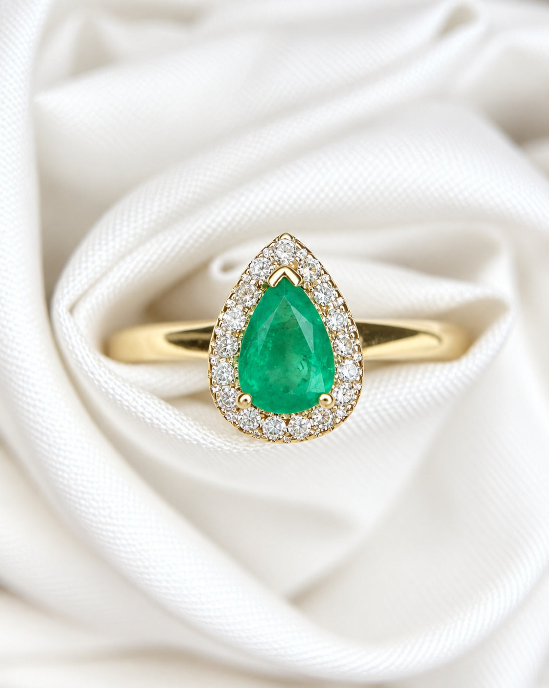 Bague Solitaire Émeraude 0.60 carat &amp; Diamants "Cynthia"