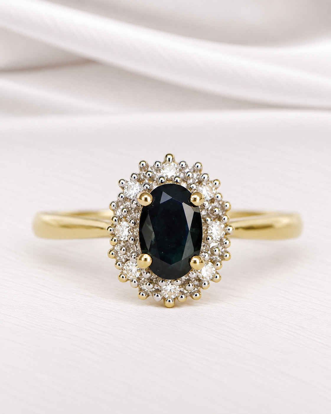 Anillo margarita de zafiro de 0.50 quilates y diamantes "Vera"