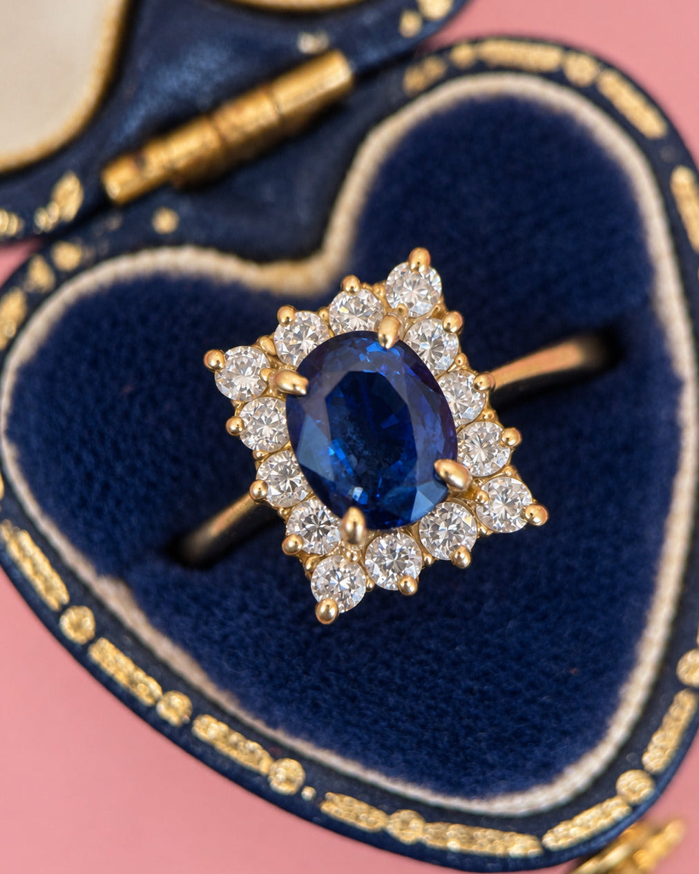Anillo Margarita Zafiro de 1.71 quilates y Diamantes de 0.26 quilates "Zélie"