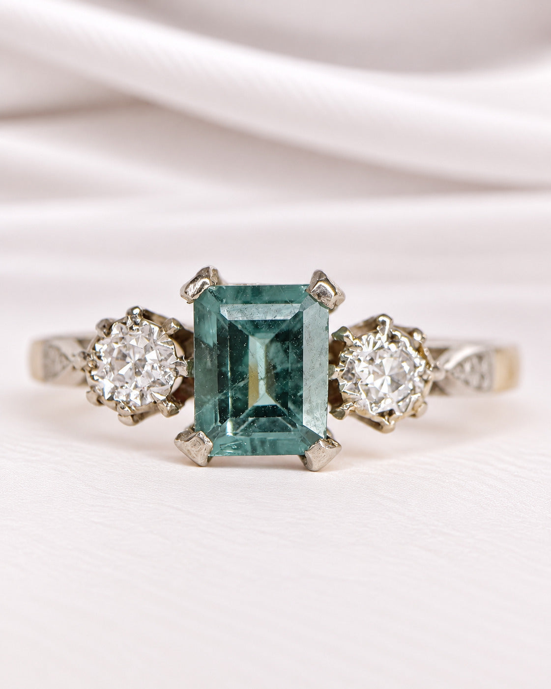 Anillo trilogía de turmalina de 1.02 quilates y diamantes «Laure»