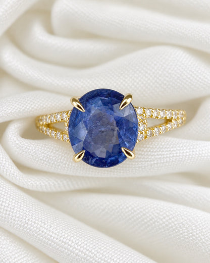 2.64-carat Sapphire &amp; Diamond Solitaire Ring "Romane"