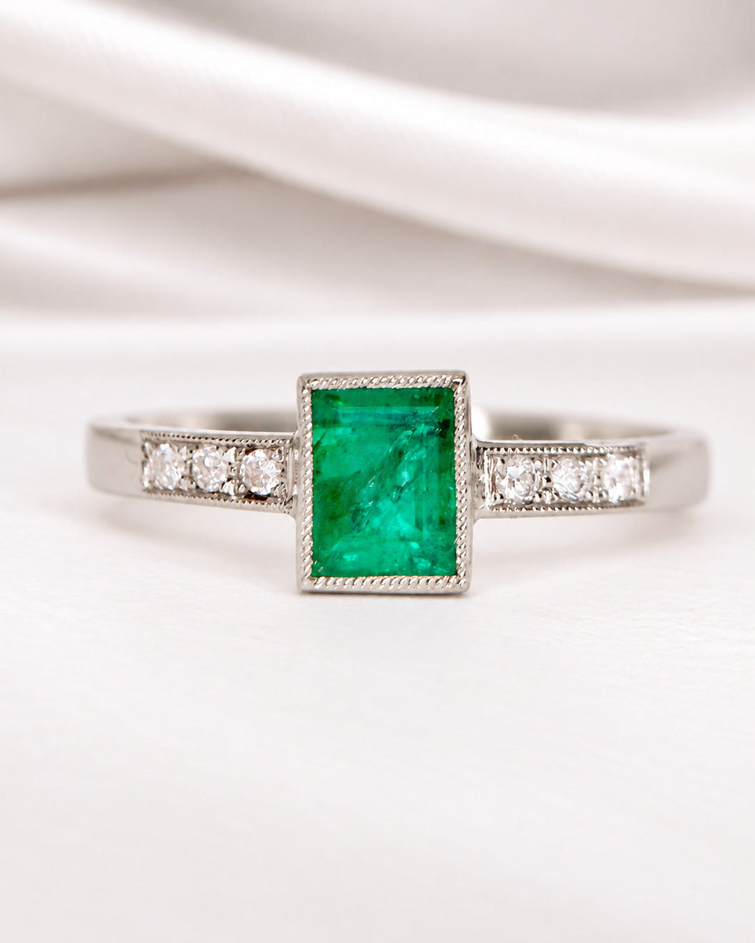 Solitaire Emerald Ring 0.80 Carat &amp; Diamonds "Abigaël"