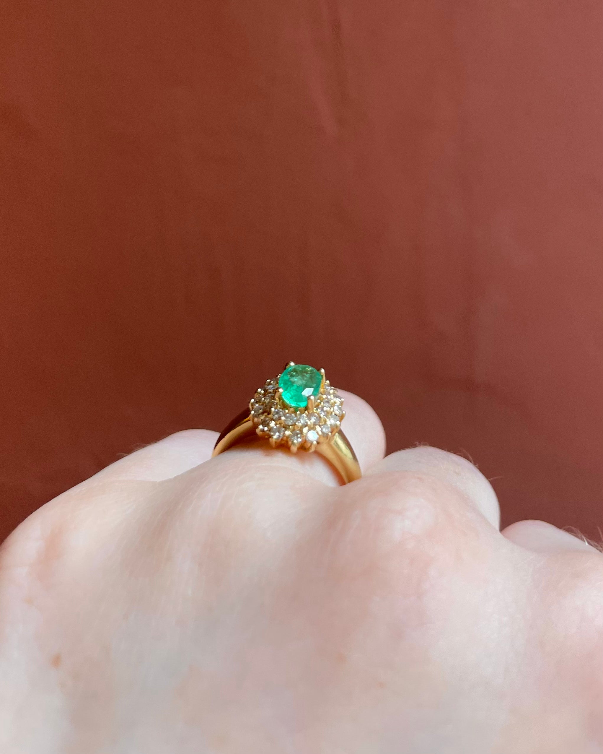 Bague Marguerite Émeraude 0.60 carat &amp; Diamants “Mazarine”
