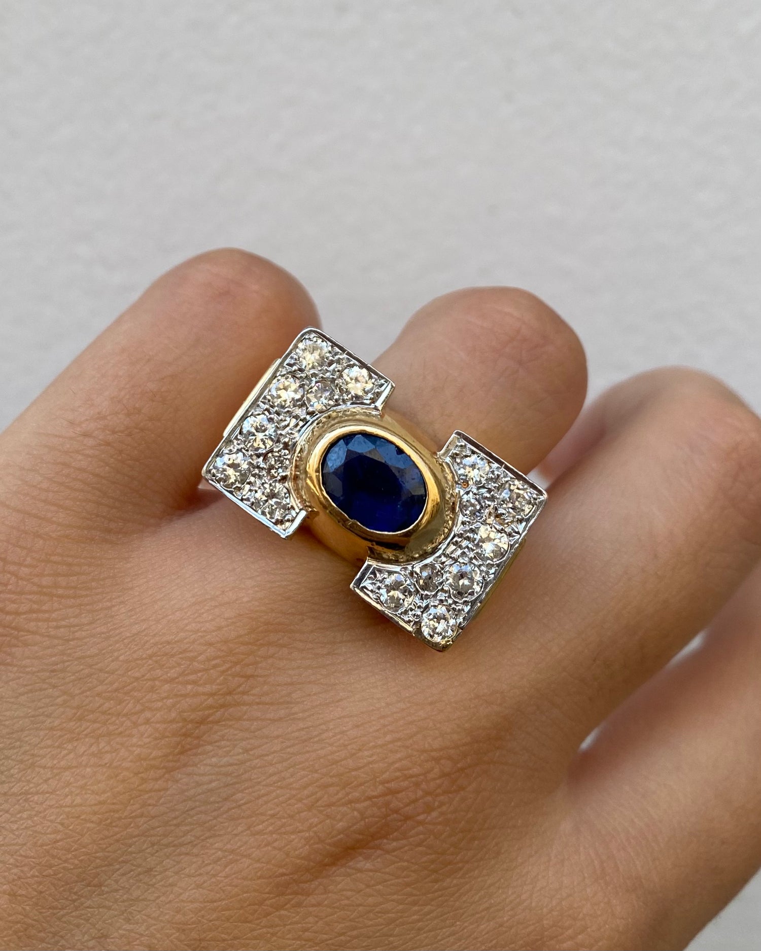 Bague Tank Saphir 2.10 carats &amp; Diamants 1.32 carat  &amp; or 15,52g &quot;Joséphine&quot;