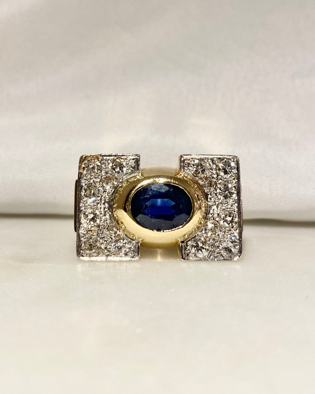 Bague Tank Saphir 2.10 carats &amp; Diamants 1.32 carat  &amp; or 15,52g &quot;Joséphine&quot;