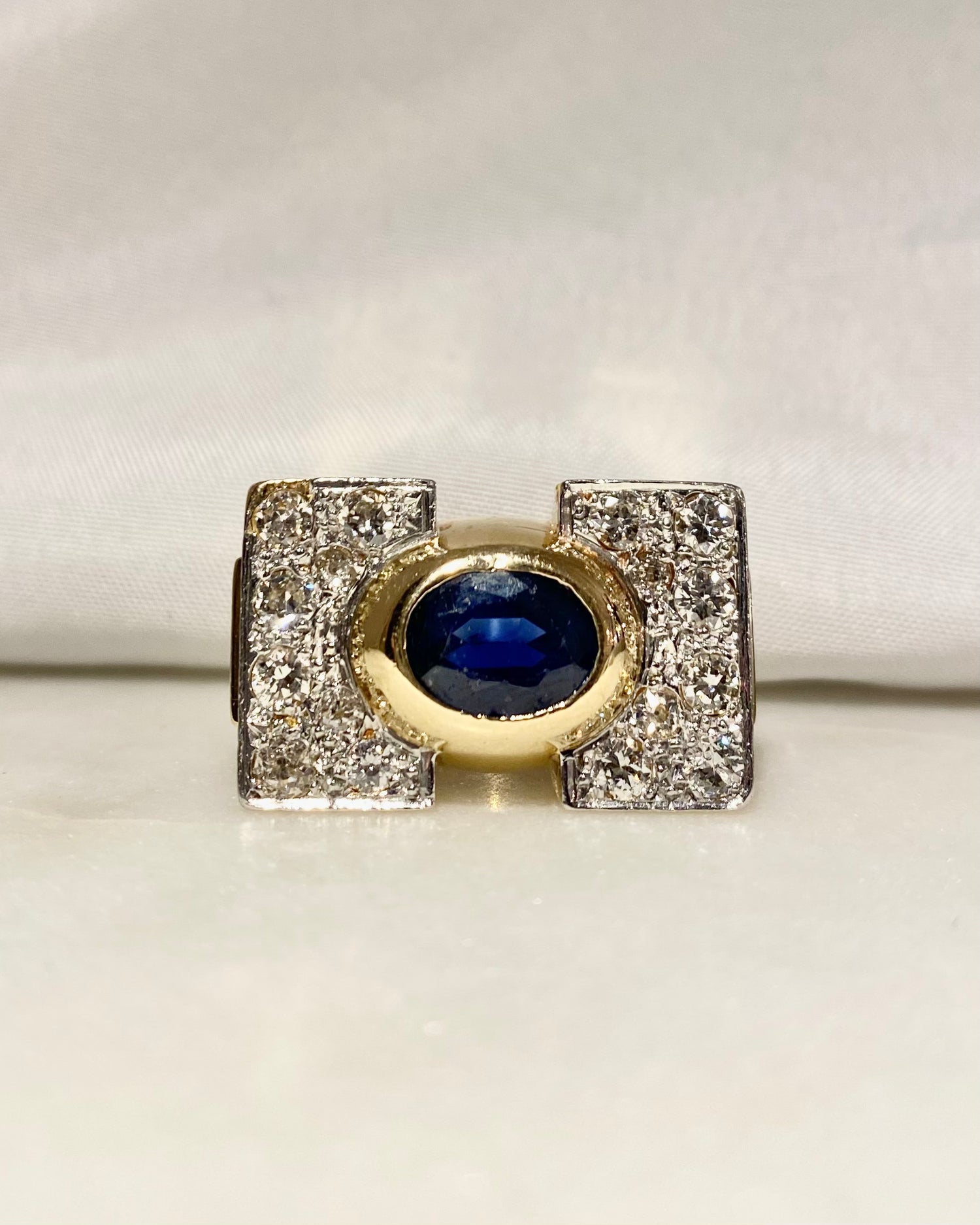 Bague Tank Saphir 2.10 carats &amp; Diamants 1.32 carat  &amp; or 15,52g &quot;Joséphine&quot;