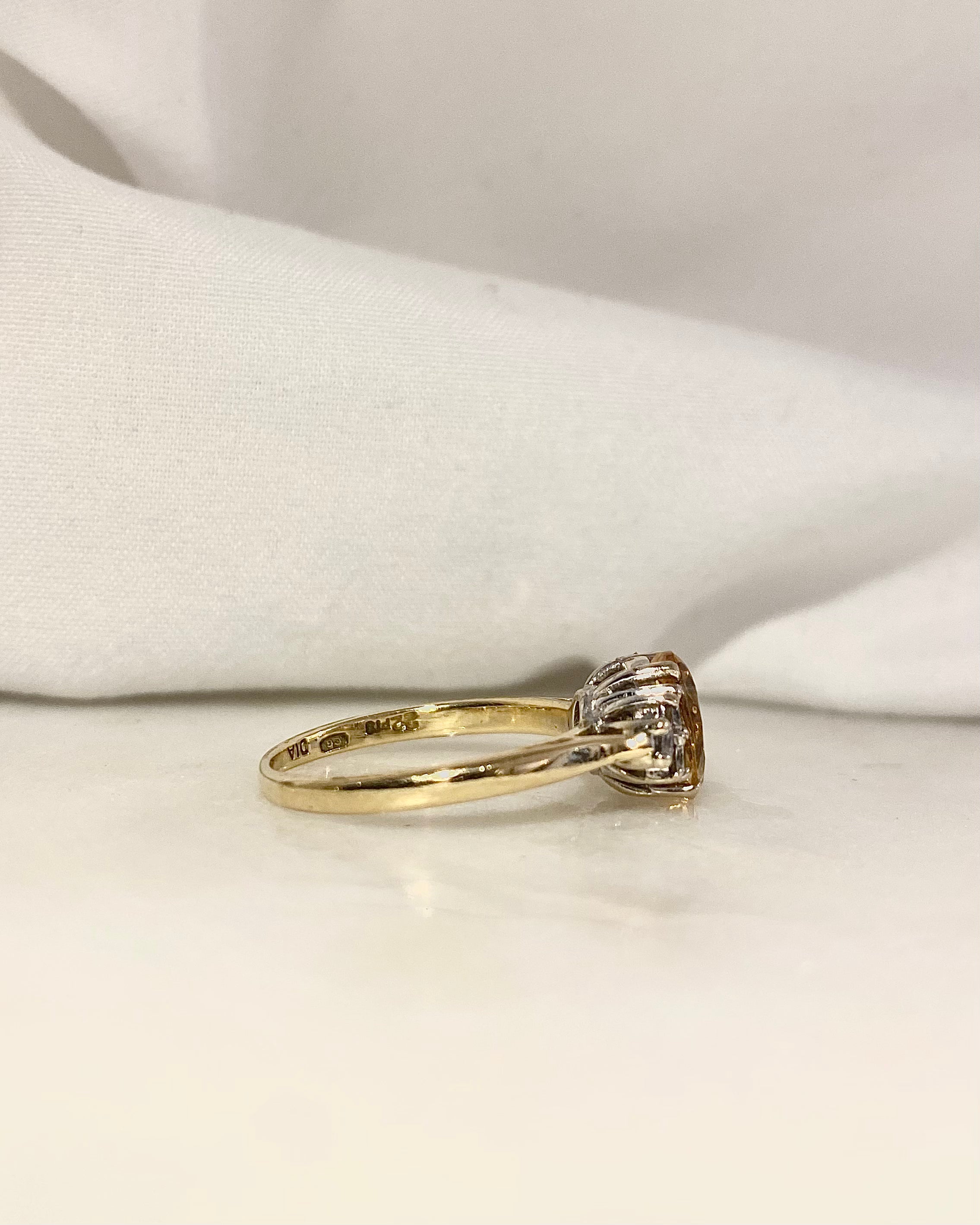 Anillo Trilogía Citrino 1 quilate y Diamantes "Isaure"