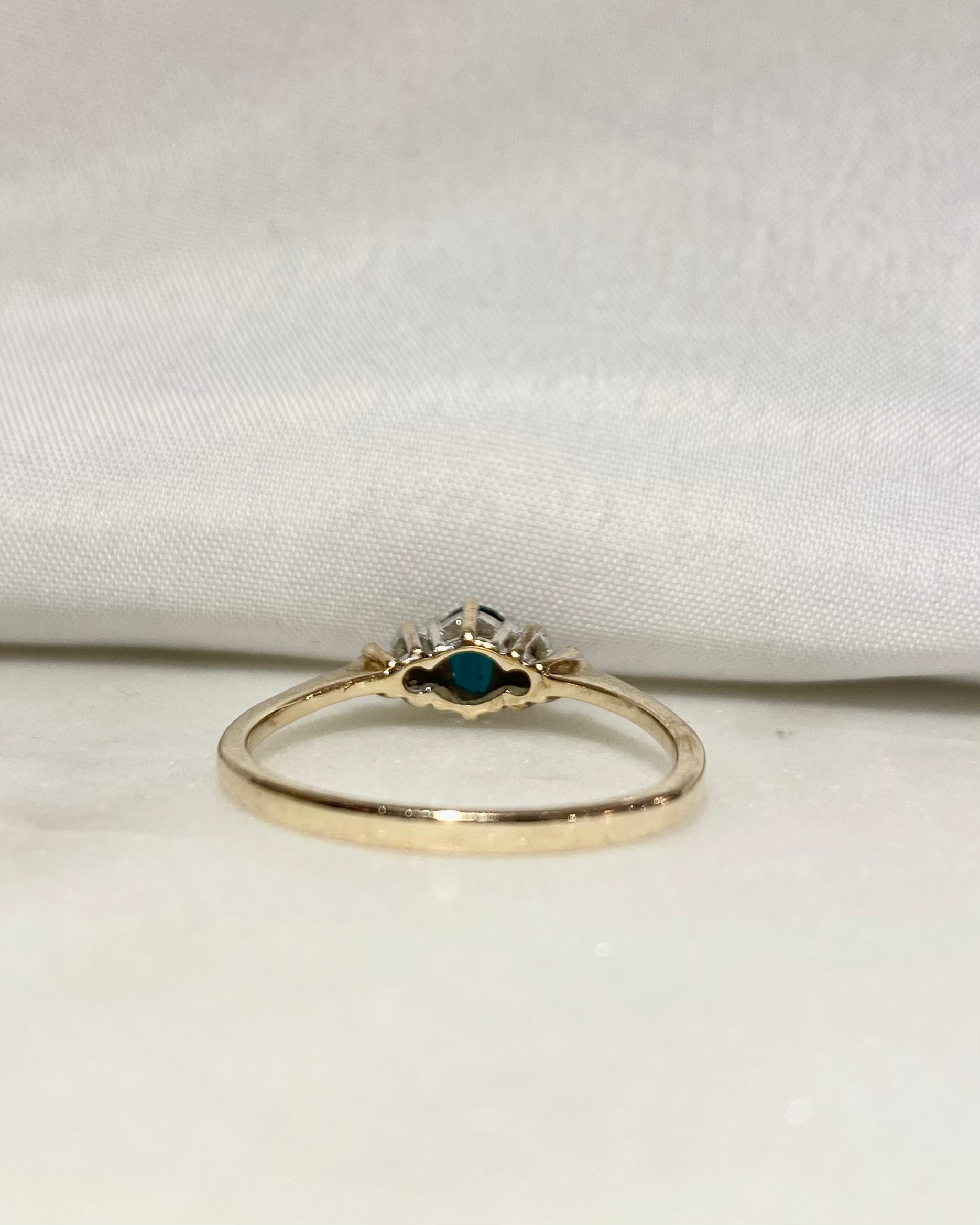 Anillo Trilogía Esmeralda y Diamantes "Amelie"