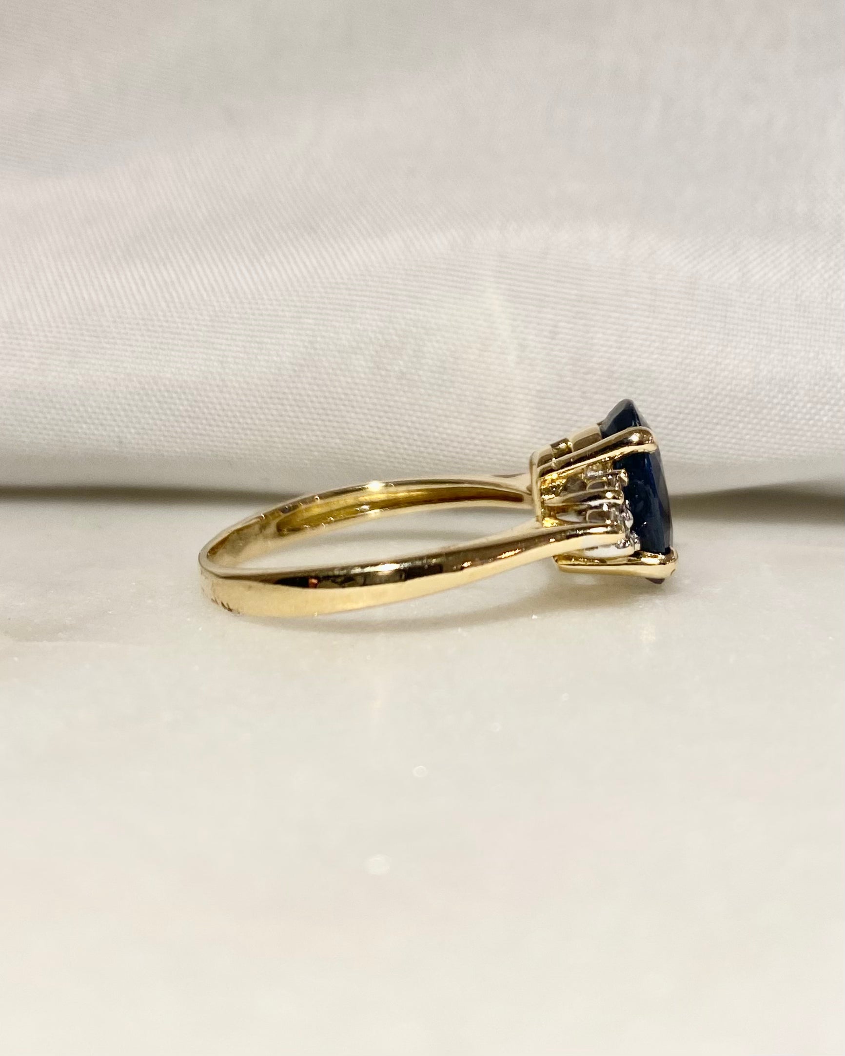 Bague Trilogie Saphir 2.30 carats &amp; Diamants &quot;Gena&quot;
