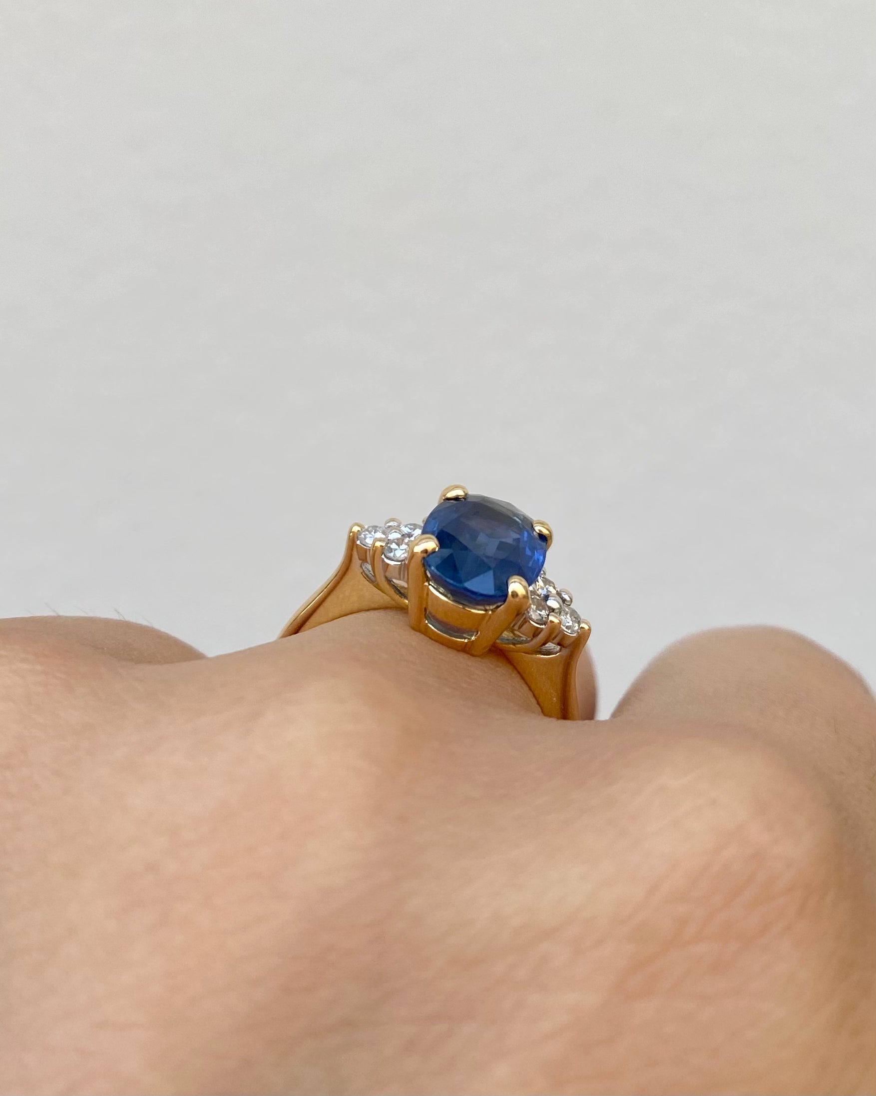 Bague Trilogie Saphir 2.30 carats &amp; Diamants &quot;Gena&quot;