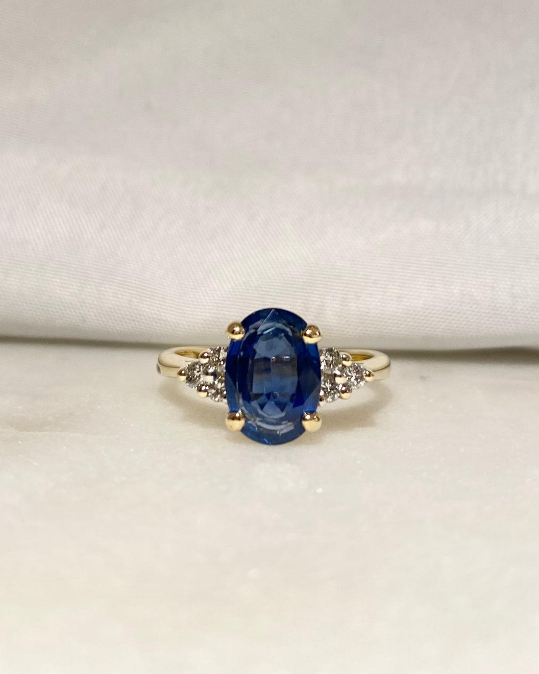 Bague Trilogie Saphir 2.30 carats &amp; Diamants &quot;Gena&quot;
