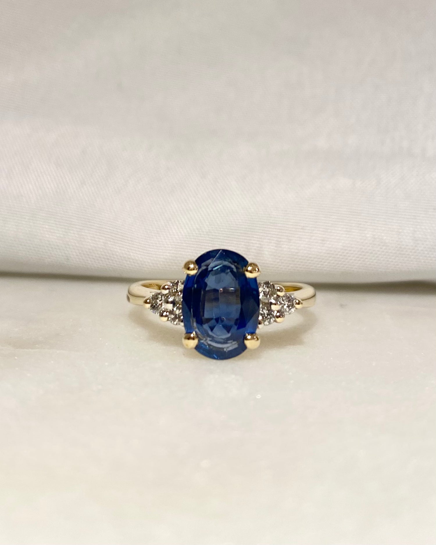 Bague Trilogie Saphir 2.30 carats &amp; Diamants &quot;Gena&quot;