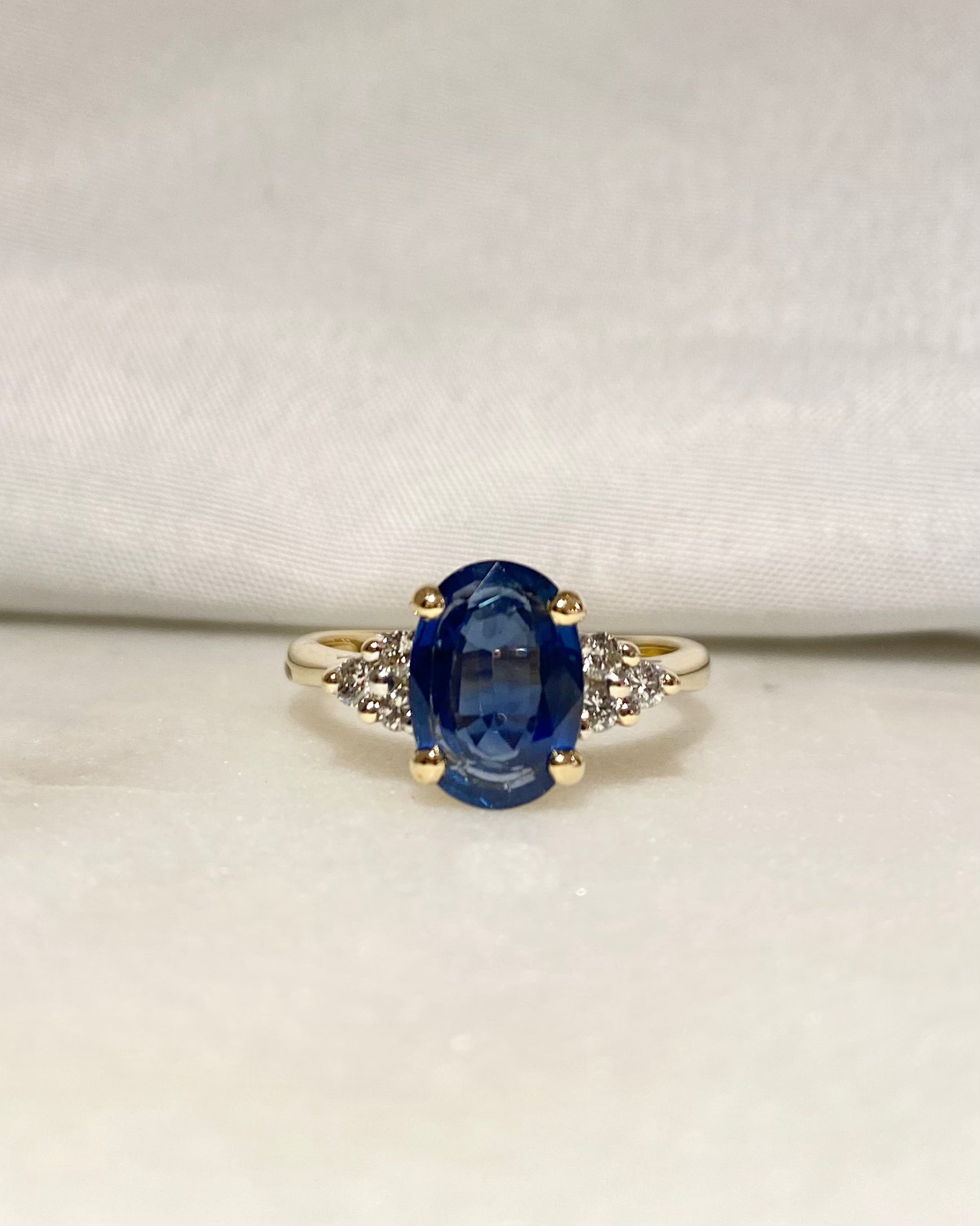 Bague Trilogie Saphir 2.30 carats &amp; Diamants &quot;Gena&quot;