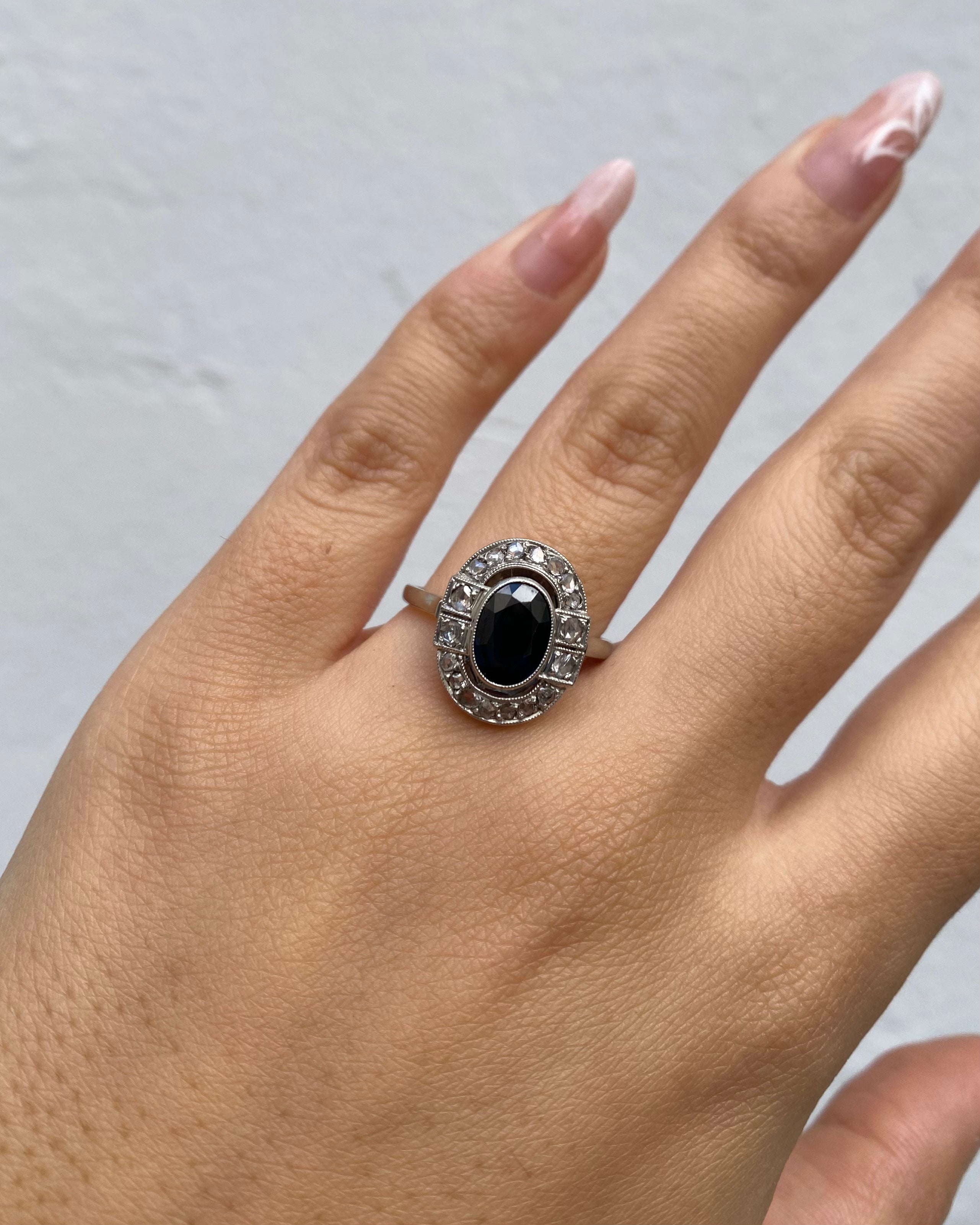 Bague Art Déco Saphir 1.80 carat &amp; Diamants &quot;Amandine&quot;