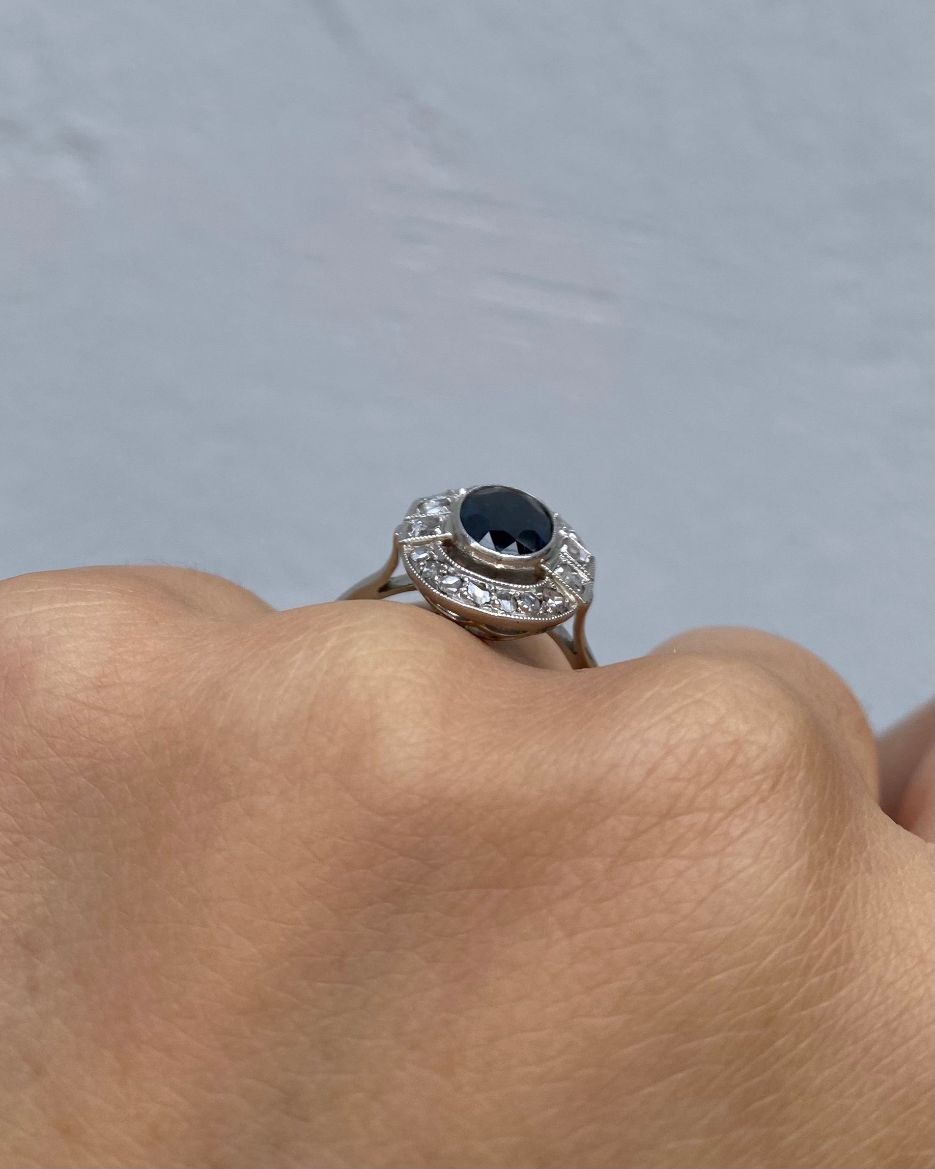Bague Art Déco Saphir 1.80 carat &amp; Diamants &quot;Amandine&quot;
