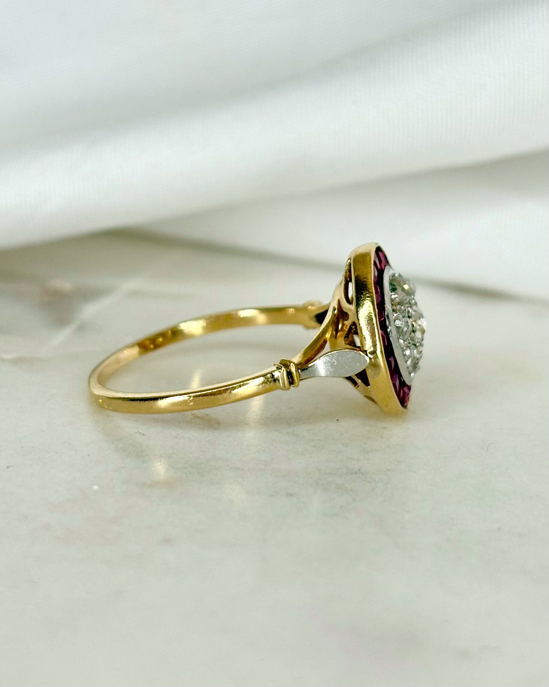 Bague Art déco Rubis 0.54 carat &amp; 7 Diamants &quot;Elena&quot;