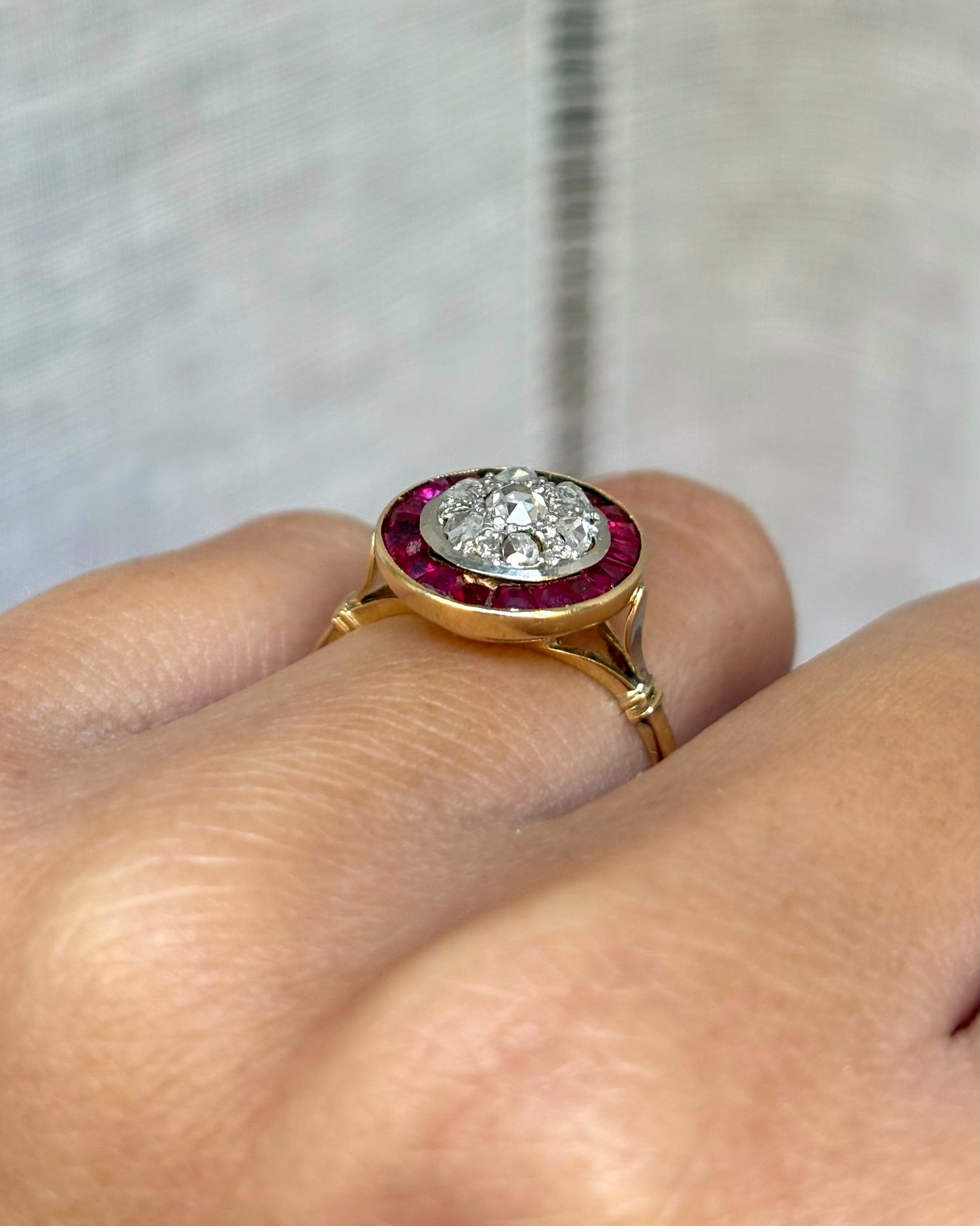 Bague Art déco Rubis 0.54 carat &amp; 7 Diamants &quot;Elena&quot;