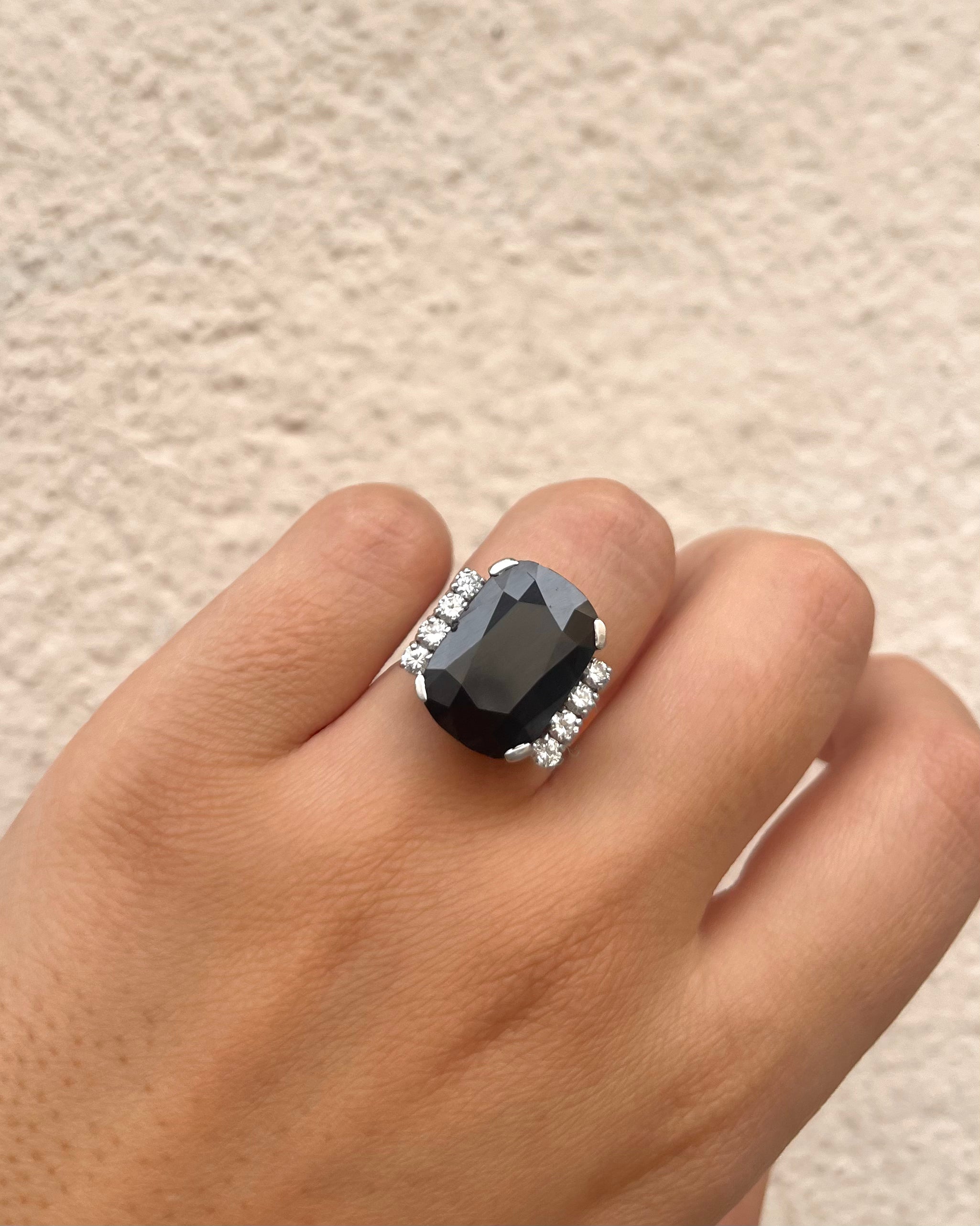 Bague Cocktail Saphir 11 carats &amp; Diamants "Suzy" - Elliade Paris