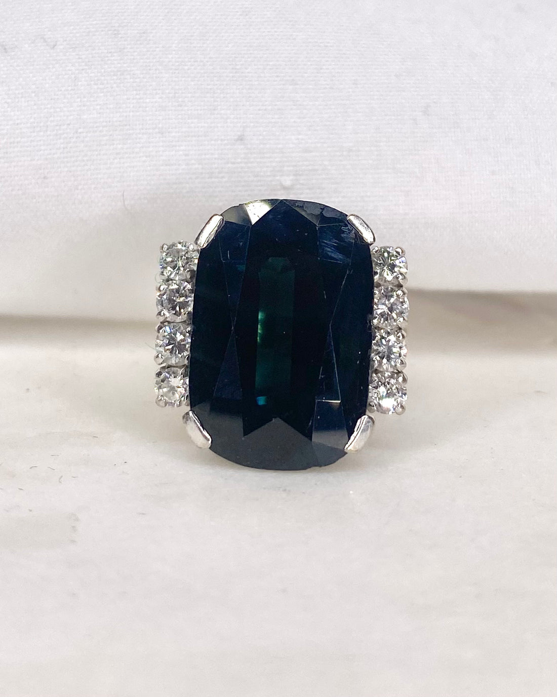 Bague Cocktail Saphir 11 carats &amp; Diamants &quot;Suzy&quot;
