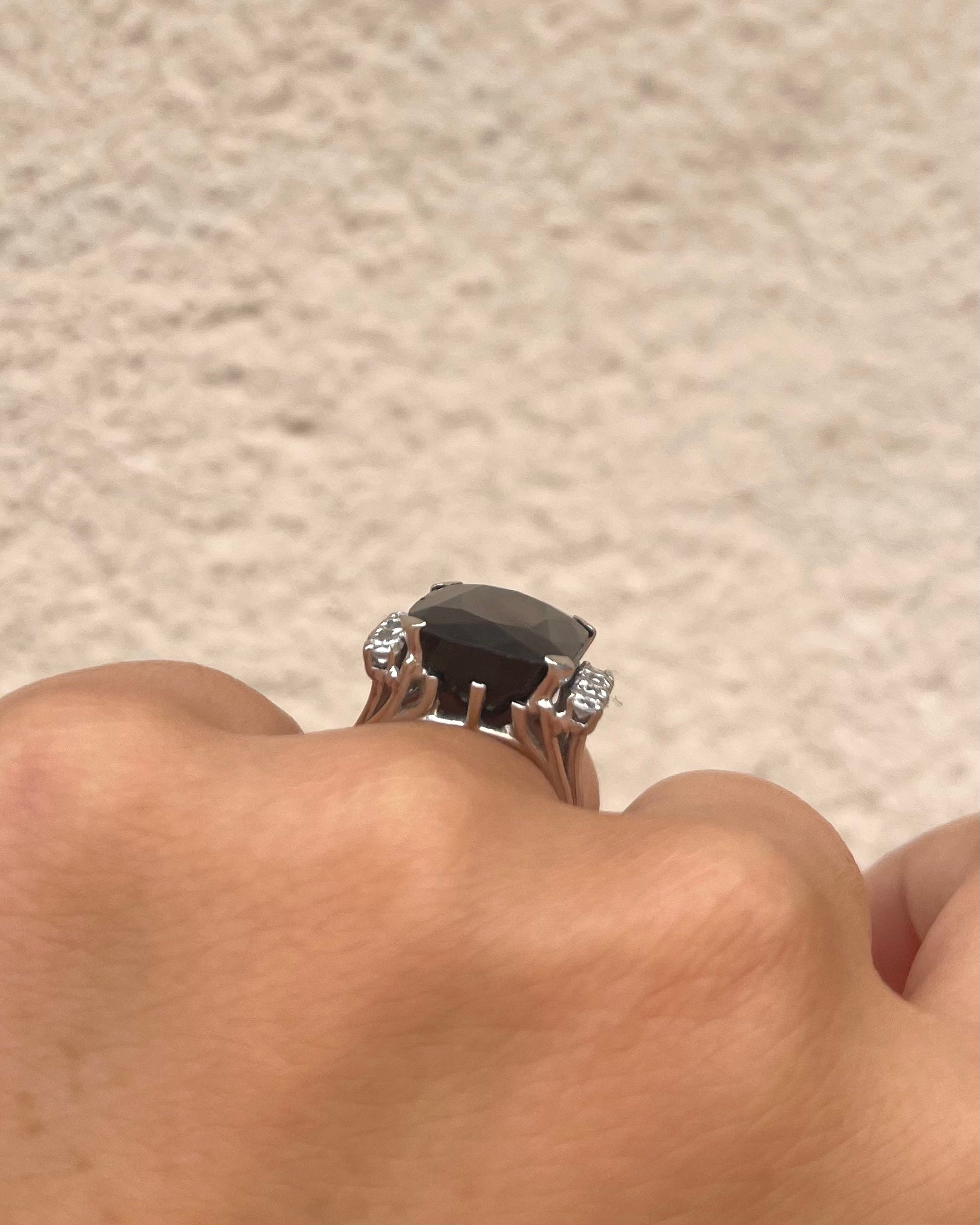 Bague Cocktail Saphir 11 carats &amp; Diamants "Suzy" - Elliade Paris