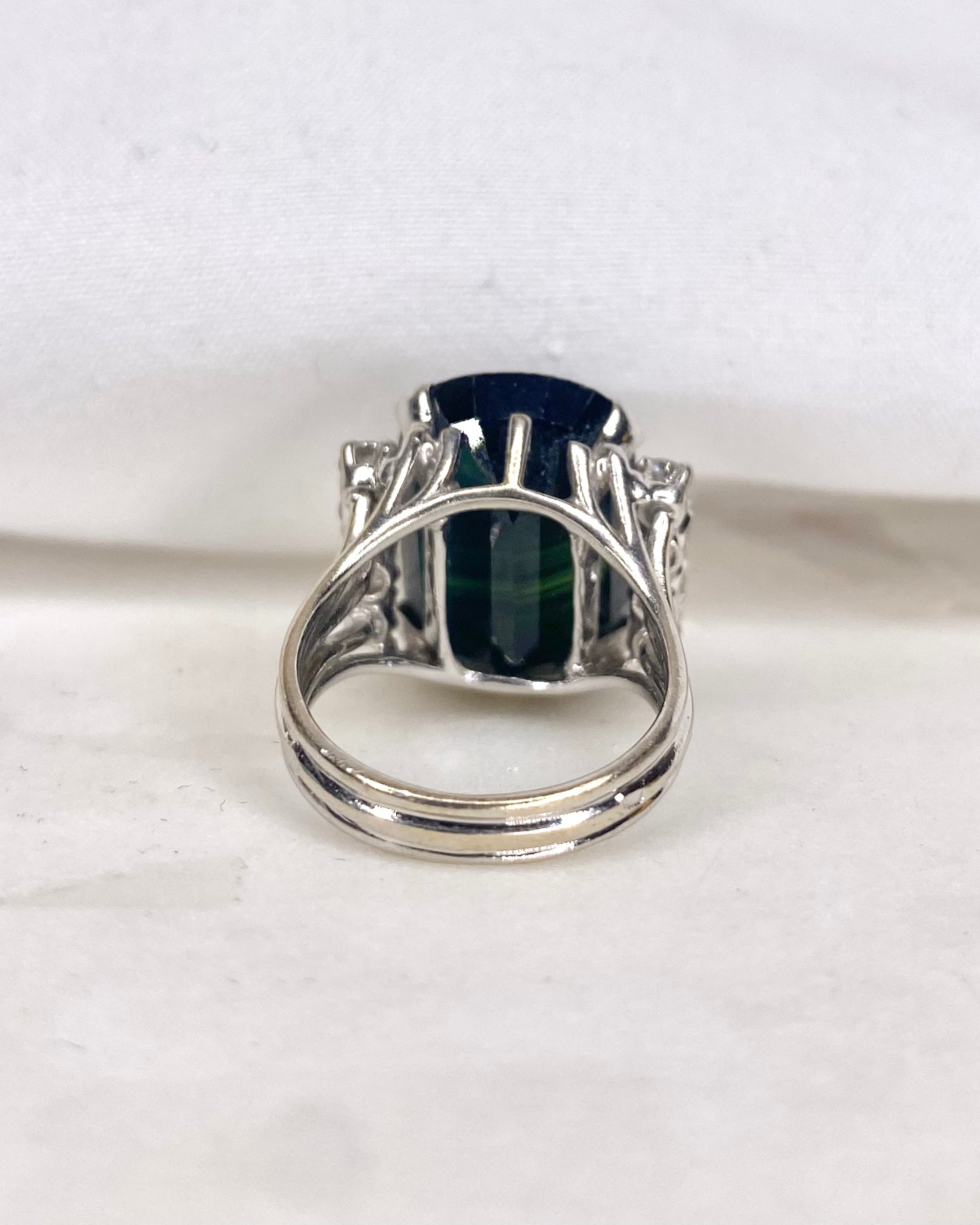Bague Cocktail Saphir 11 carats &amp; Diamants "Suzy" - Elliade Paris