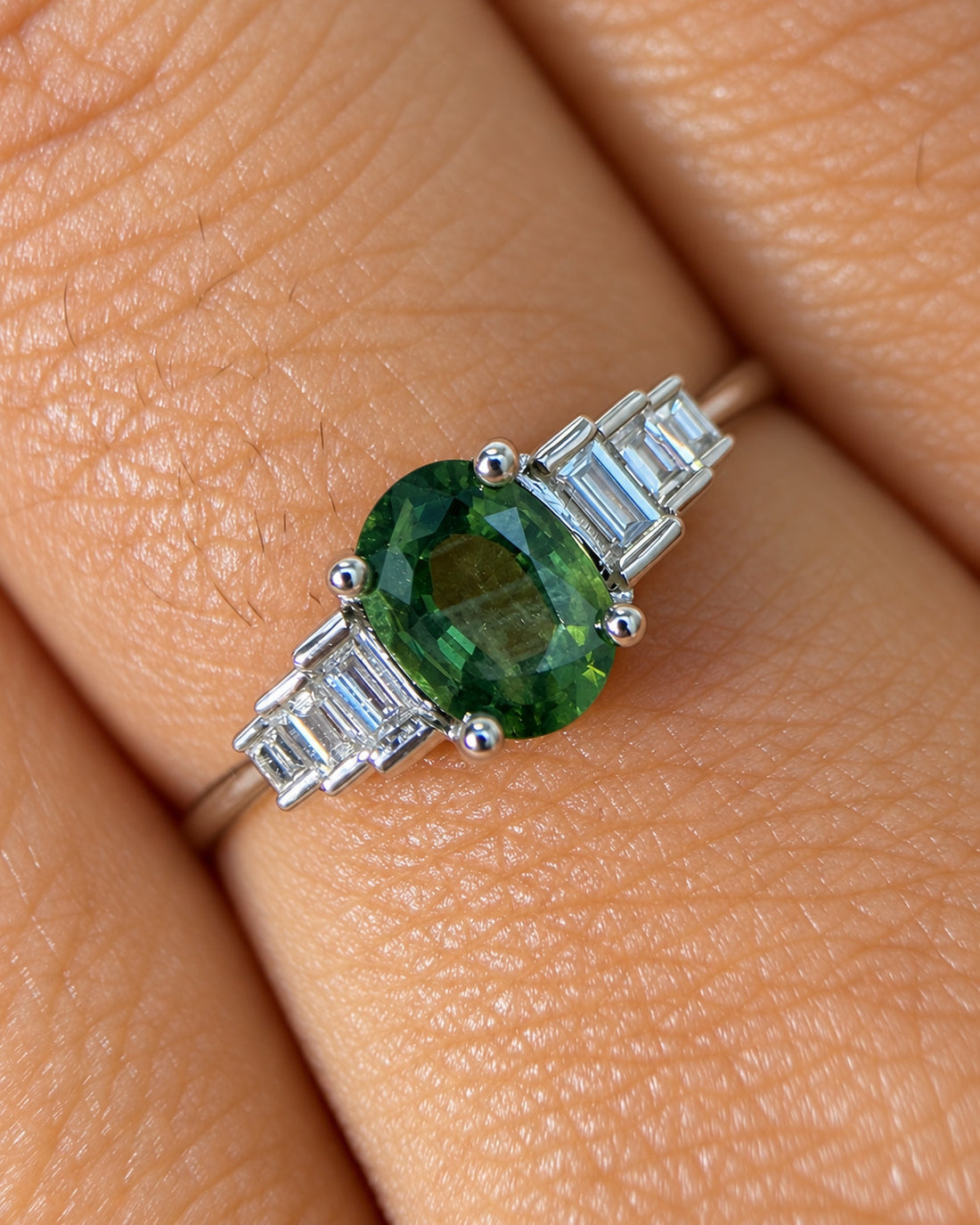 Bague Trilogie Saphir Vert 1.02 carat &amp; Diamants "Fabia"
