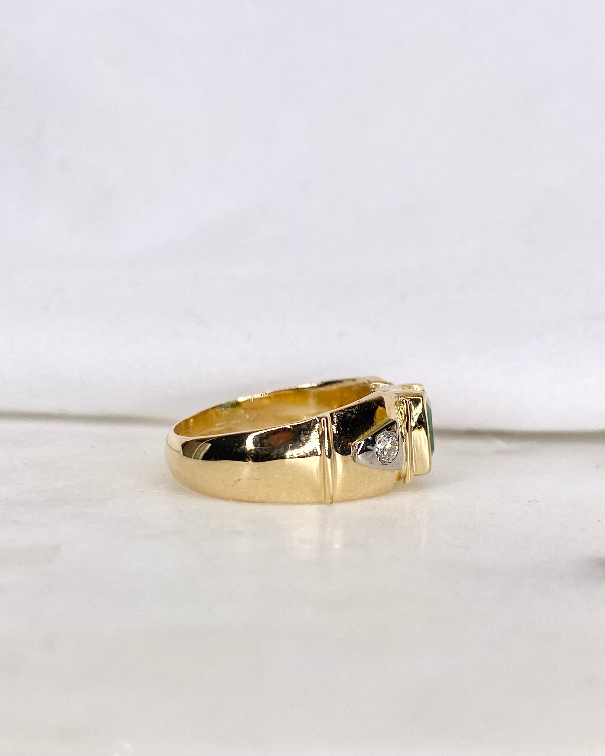 Anillo de banda esmeralda 1.15 quilates y diamantes "Katy"