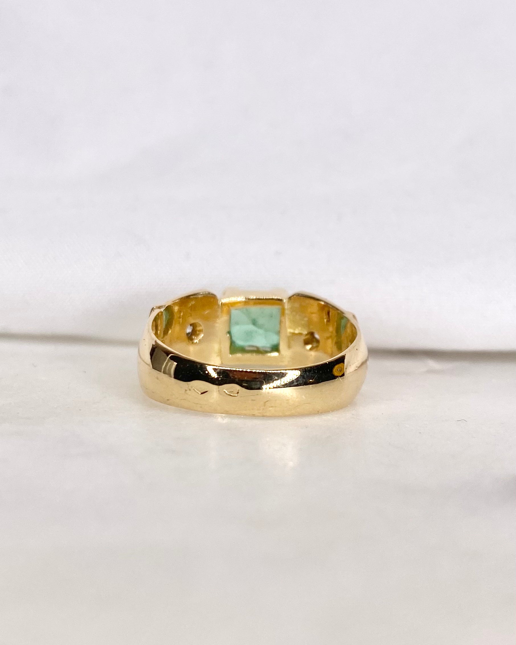 Anillo de banda esmeralda 1.15 quilates y diamantes "Katy"